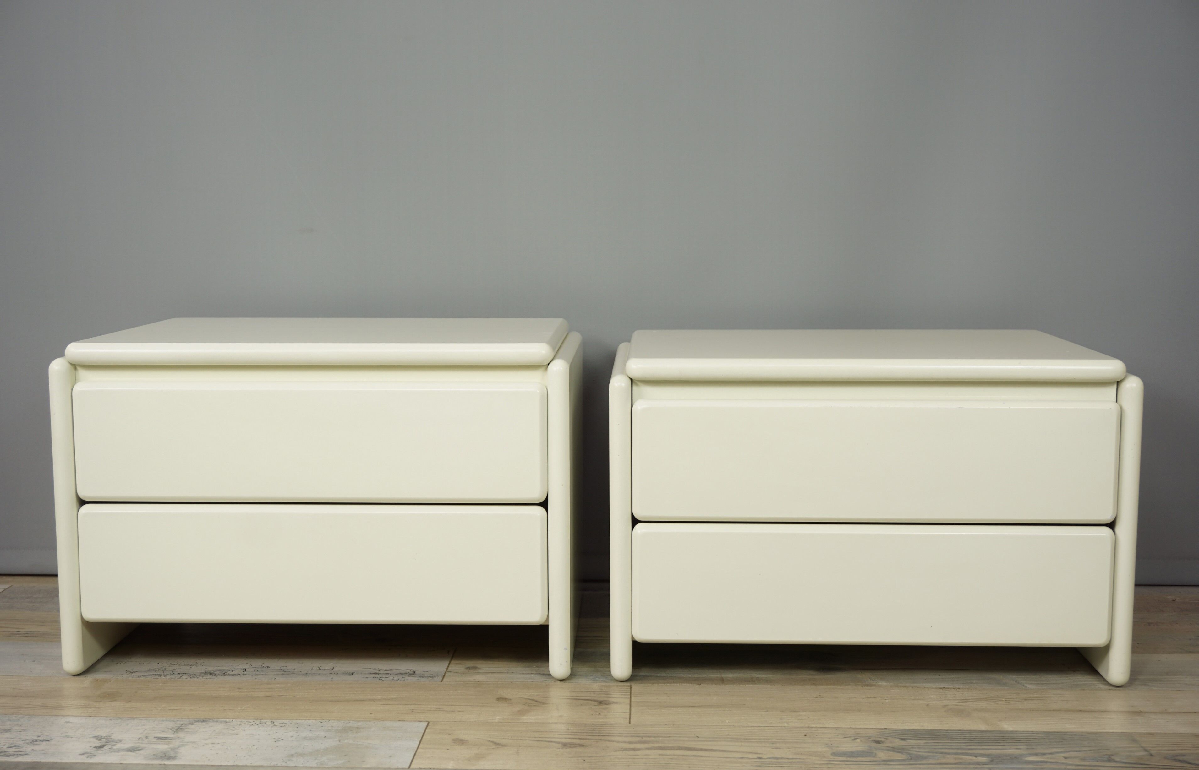 Pair of nightstands 80s