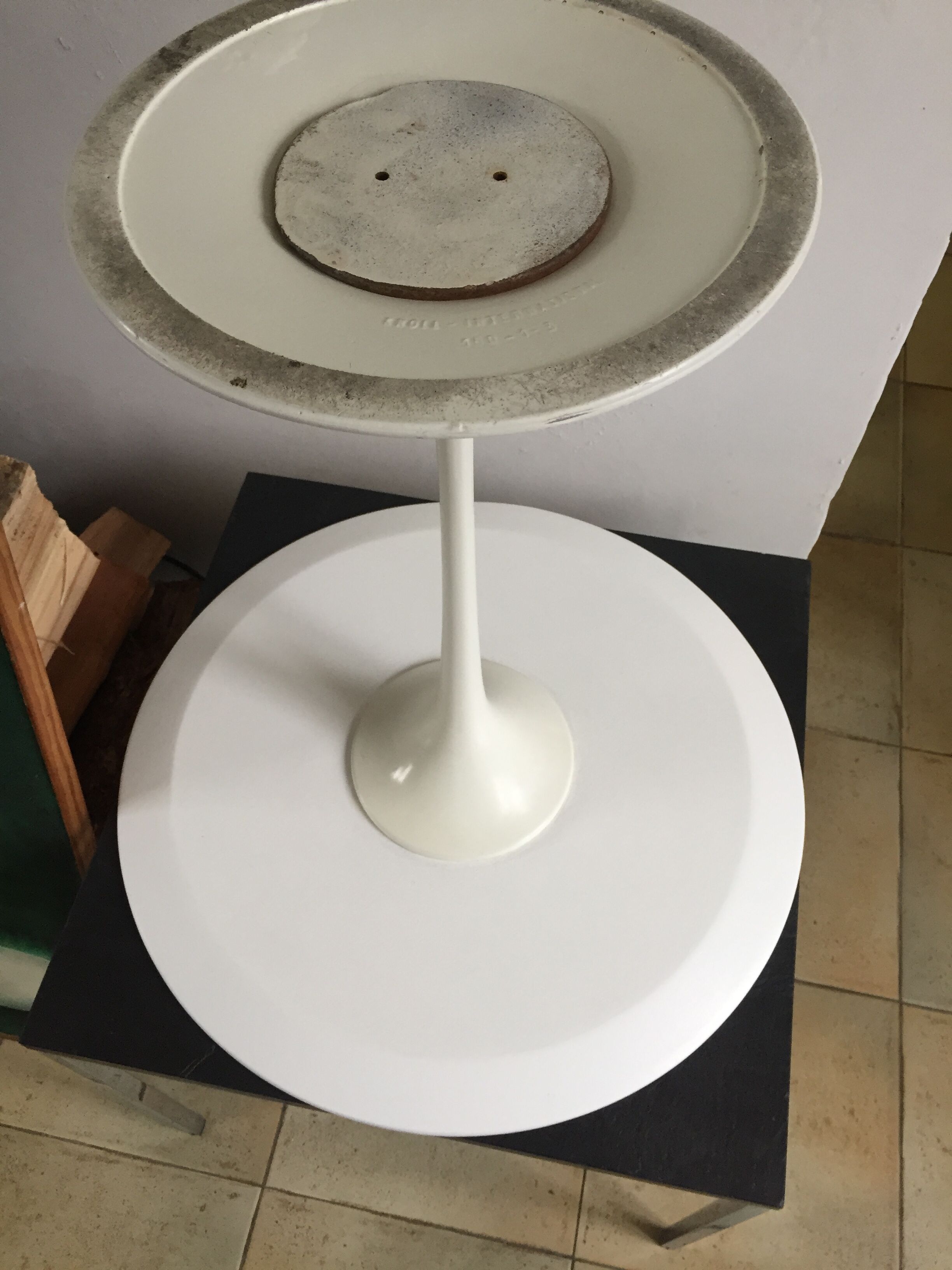 Side table by Eero Saarinen for Knoll