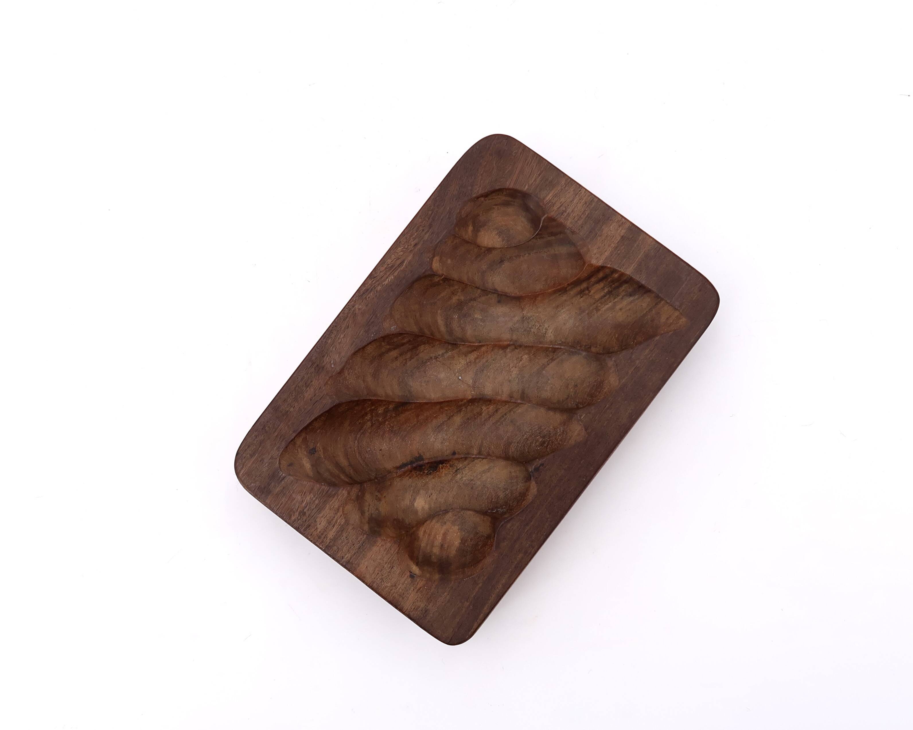 Signed wooden pocket emptier carved with a gouge, 1970s