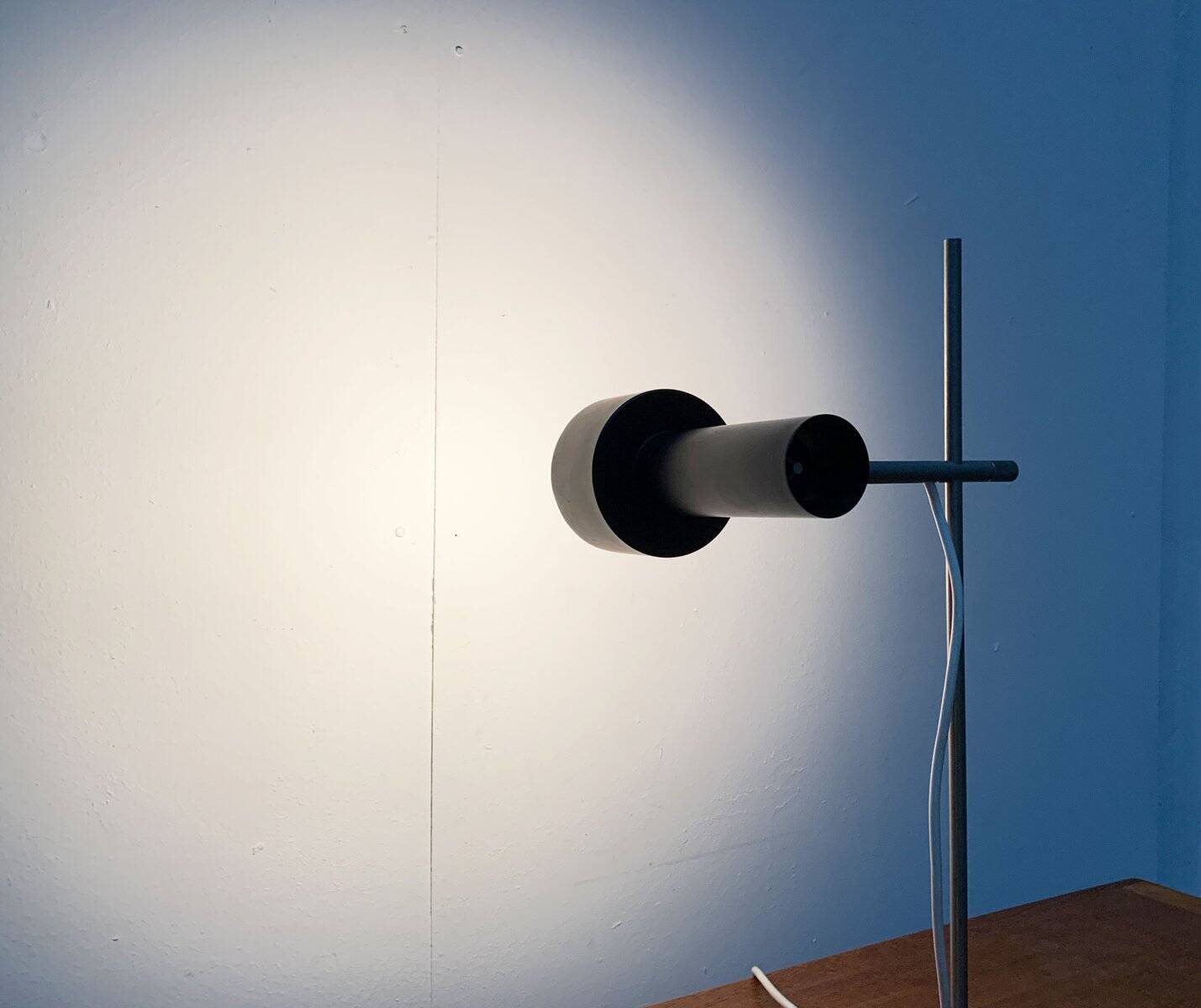 Mid-century minimalist table lamp by Beisl, 1960s.