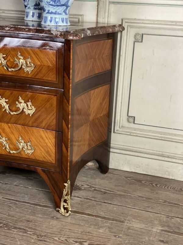 Commode en placage de bois de rose et palissandre, bronze doré, marbre de Rance, Louis XV