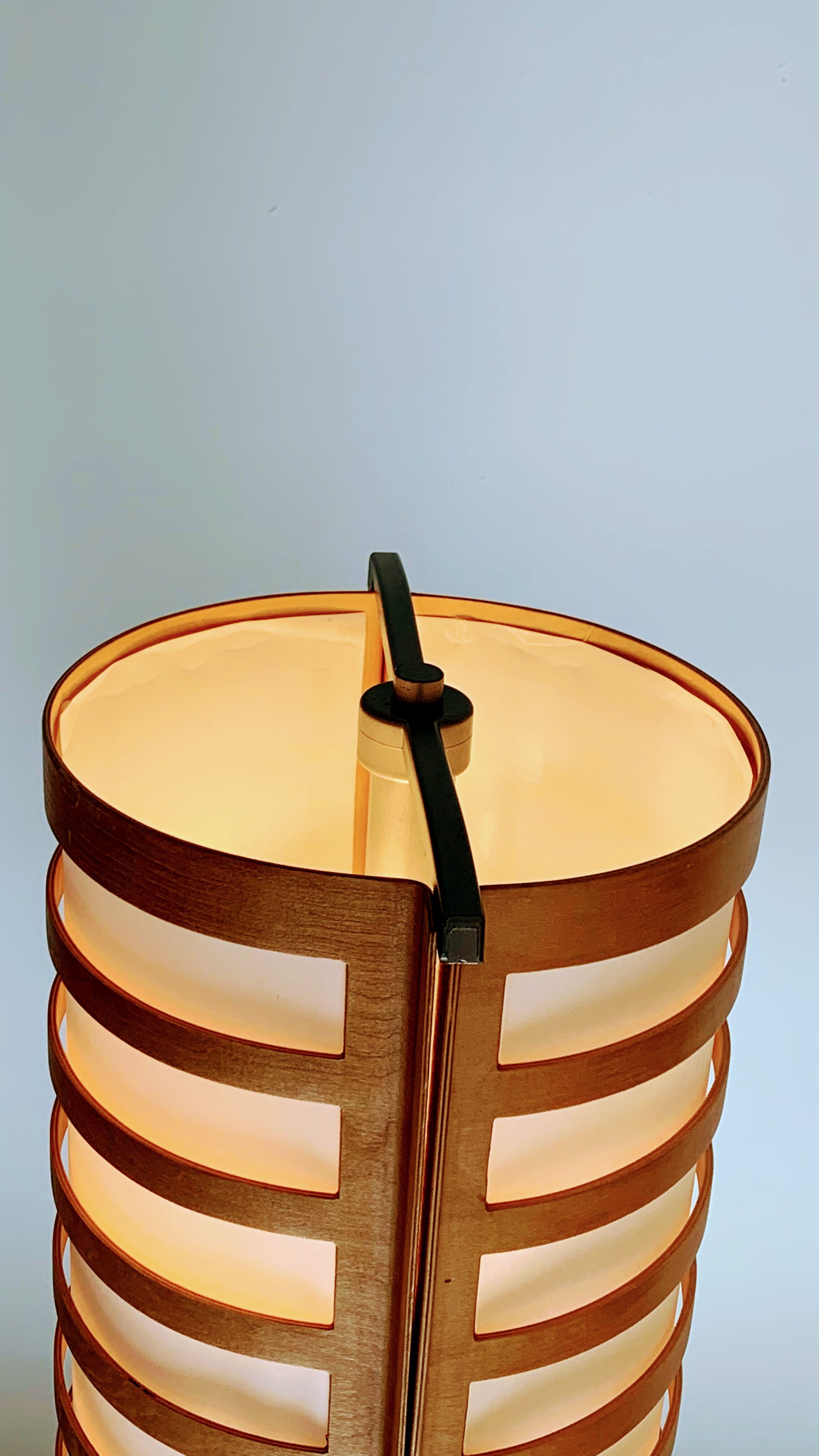Lampadaire en bois de hêtre et textile Ikea Strimma
