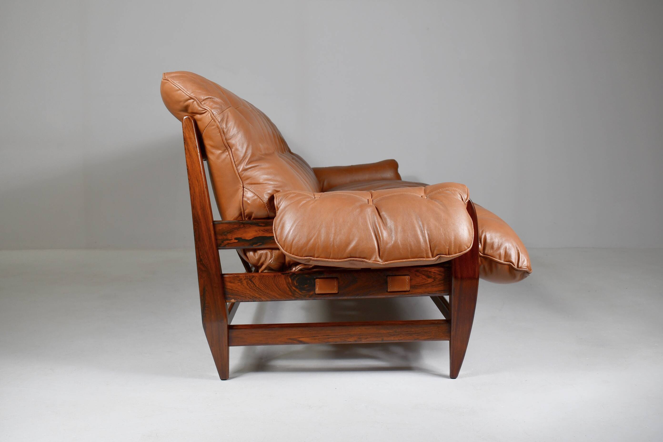 Sofa "Rodeio" par Jean Gillon pour Italma Woodart. Brésil 1965.