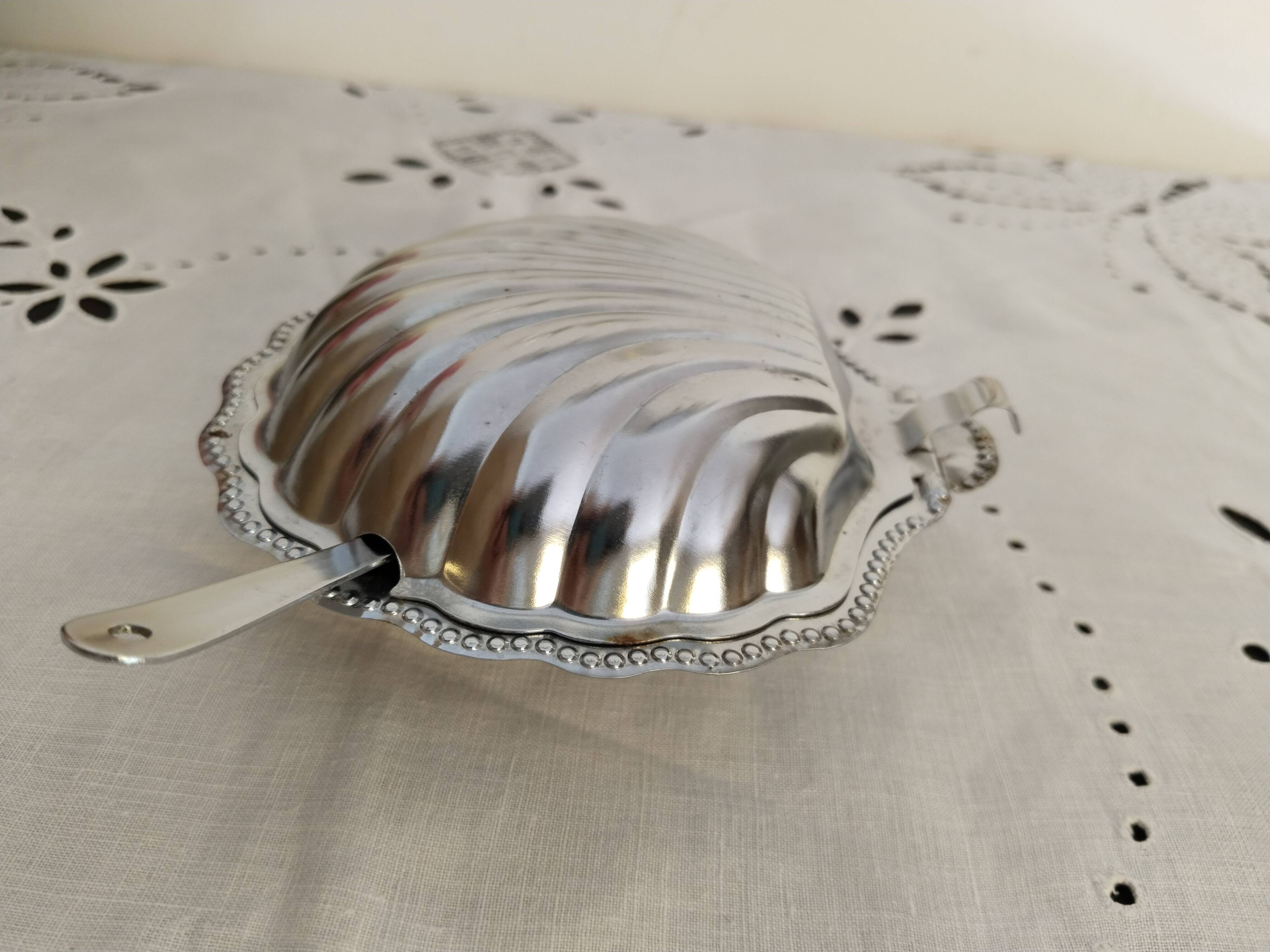 Beurrier coquille Saint Jacques en inox , années 50 , vintage