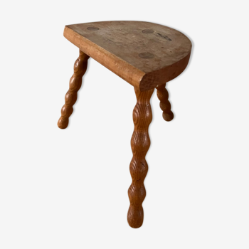 Tripod farm stool