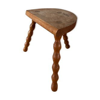 Tripod farm stool