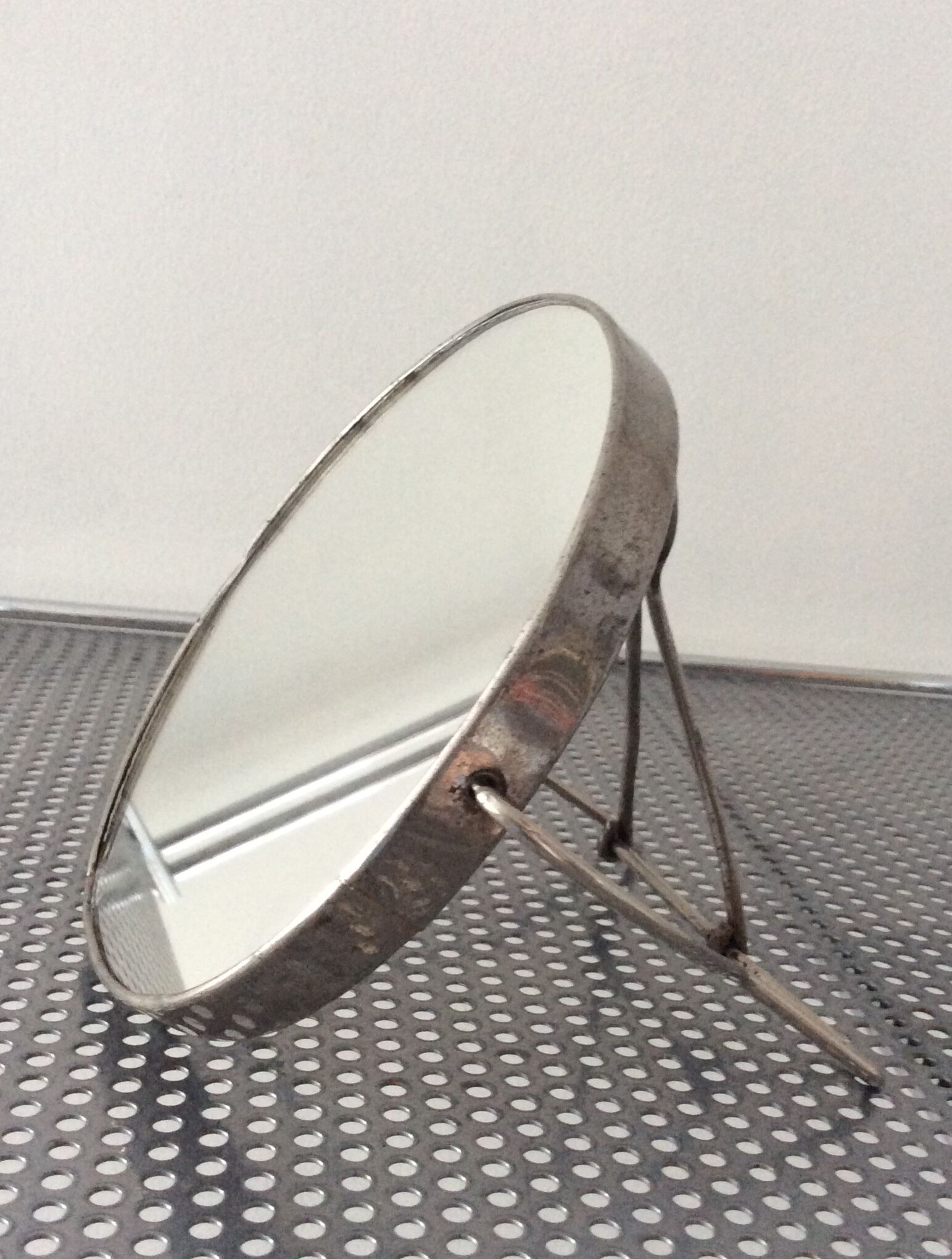 Round barber mirror from the 50s double-sided