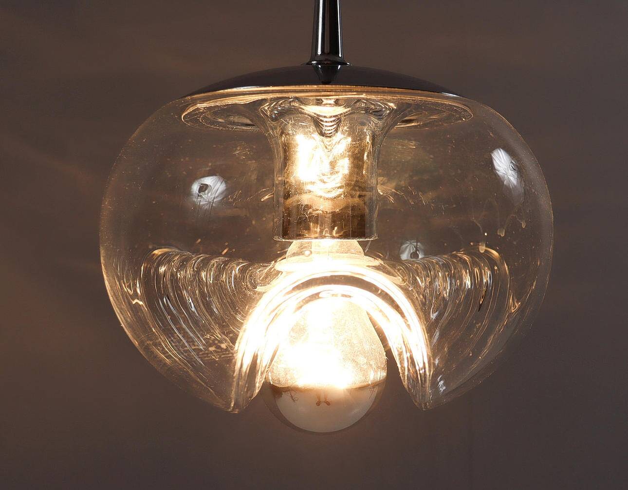 Koch & Lowy. Ensemble de 2 lampes de plafond de Peil et Putzler, modèle : 'Futura', Allemagne, années 1970.