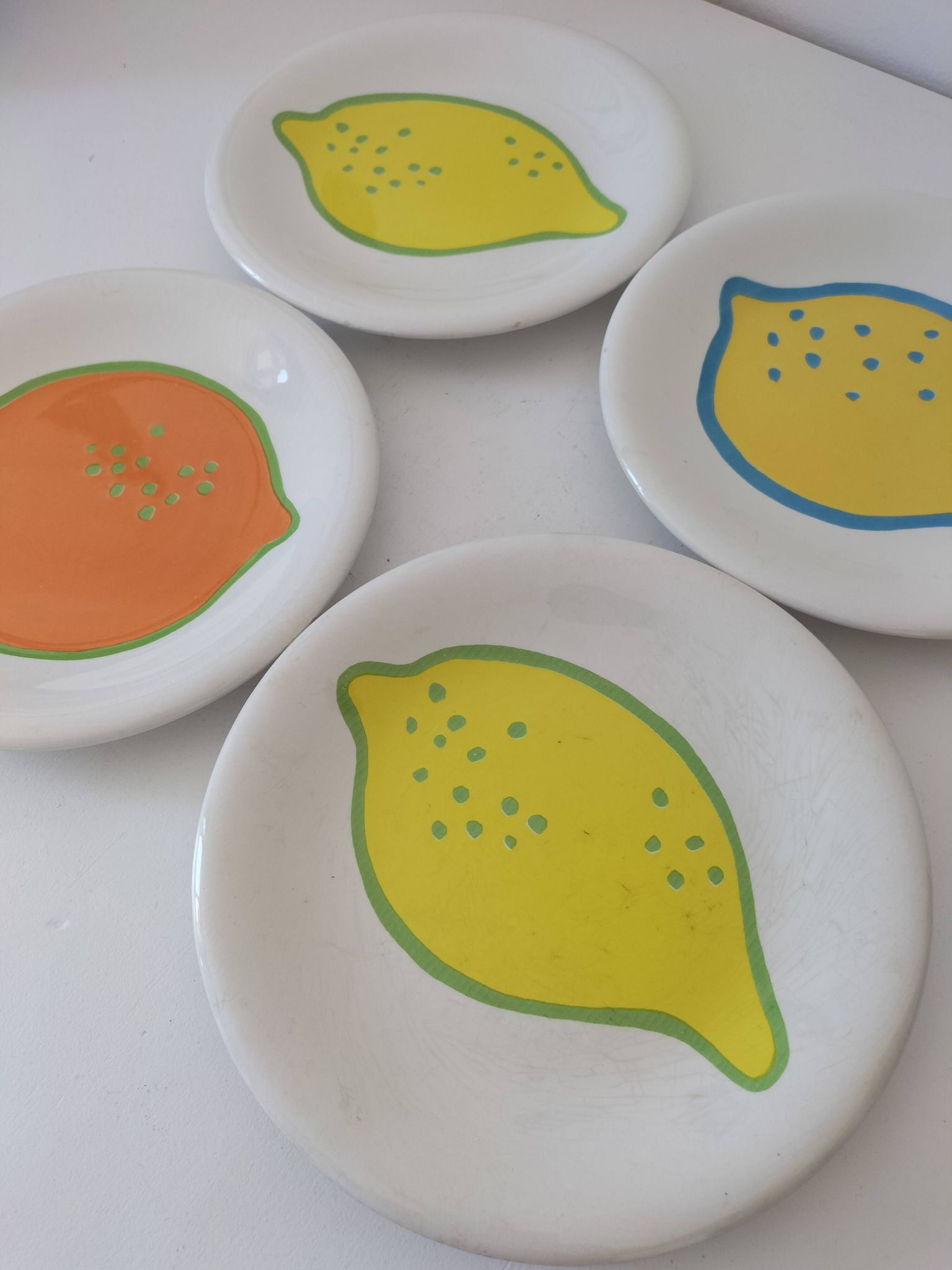 4 vintage Italian lemon and orange pop pattern plates
