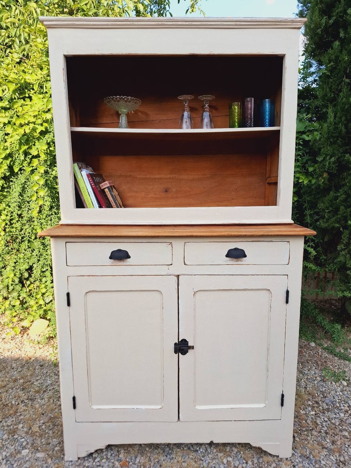Two-piece buffet in solid fir