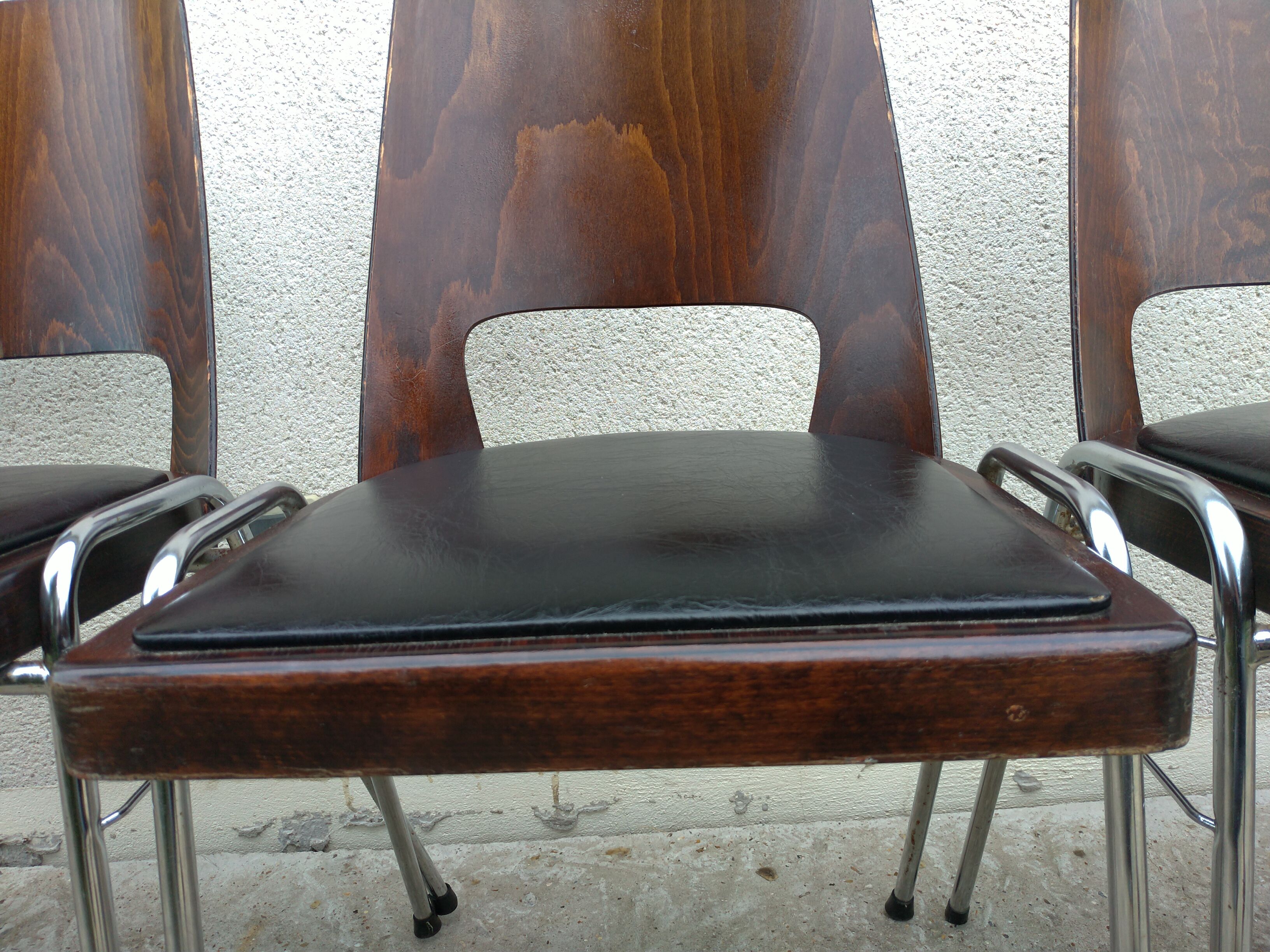 6 stackable Baumann chairs