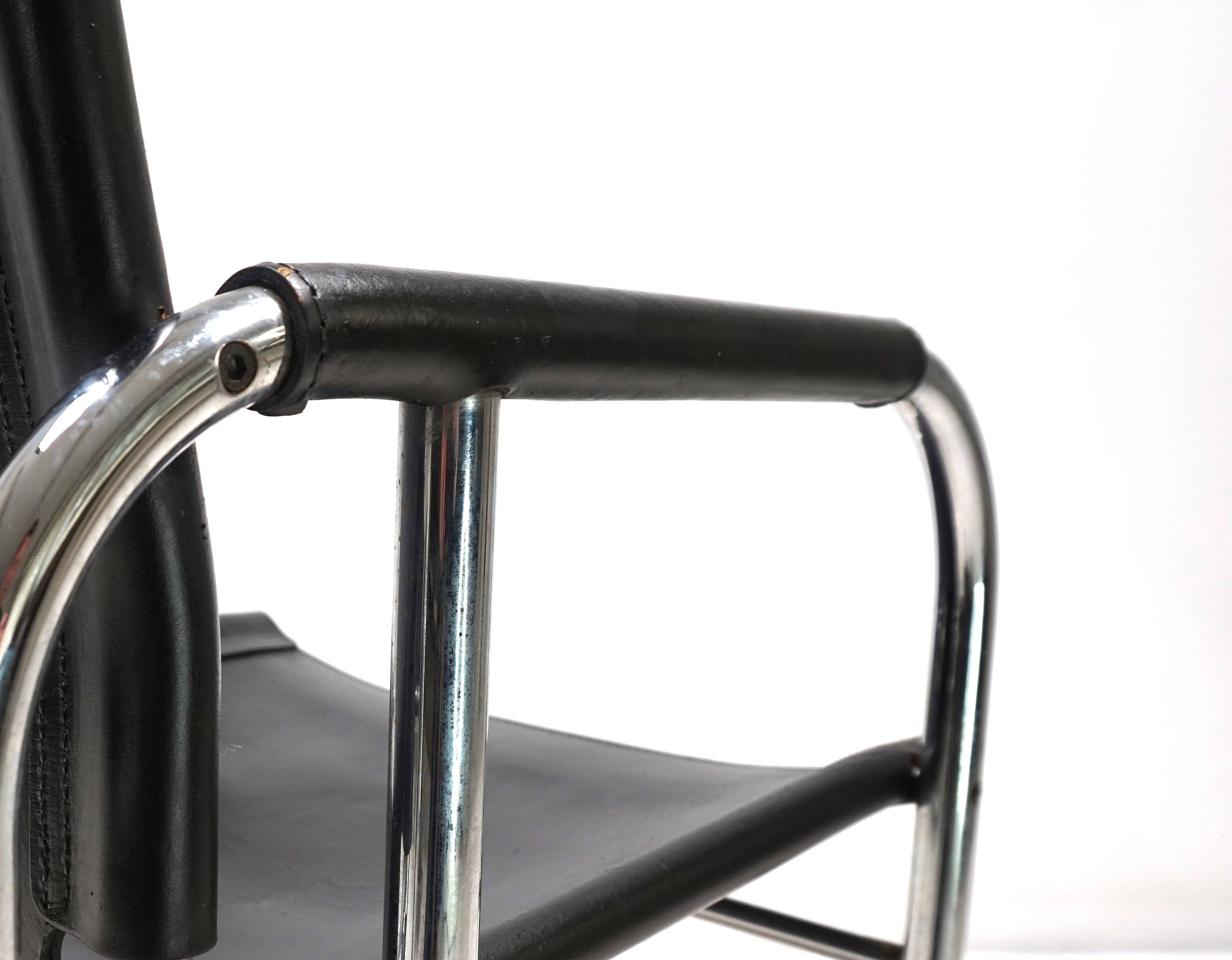 Strässle HE leather lounge chair by Hans Eichenberger