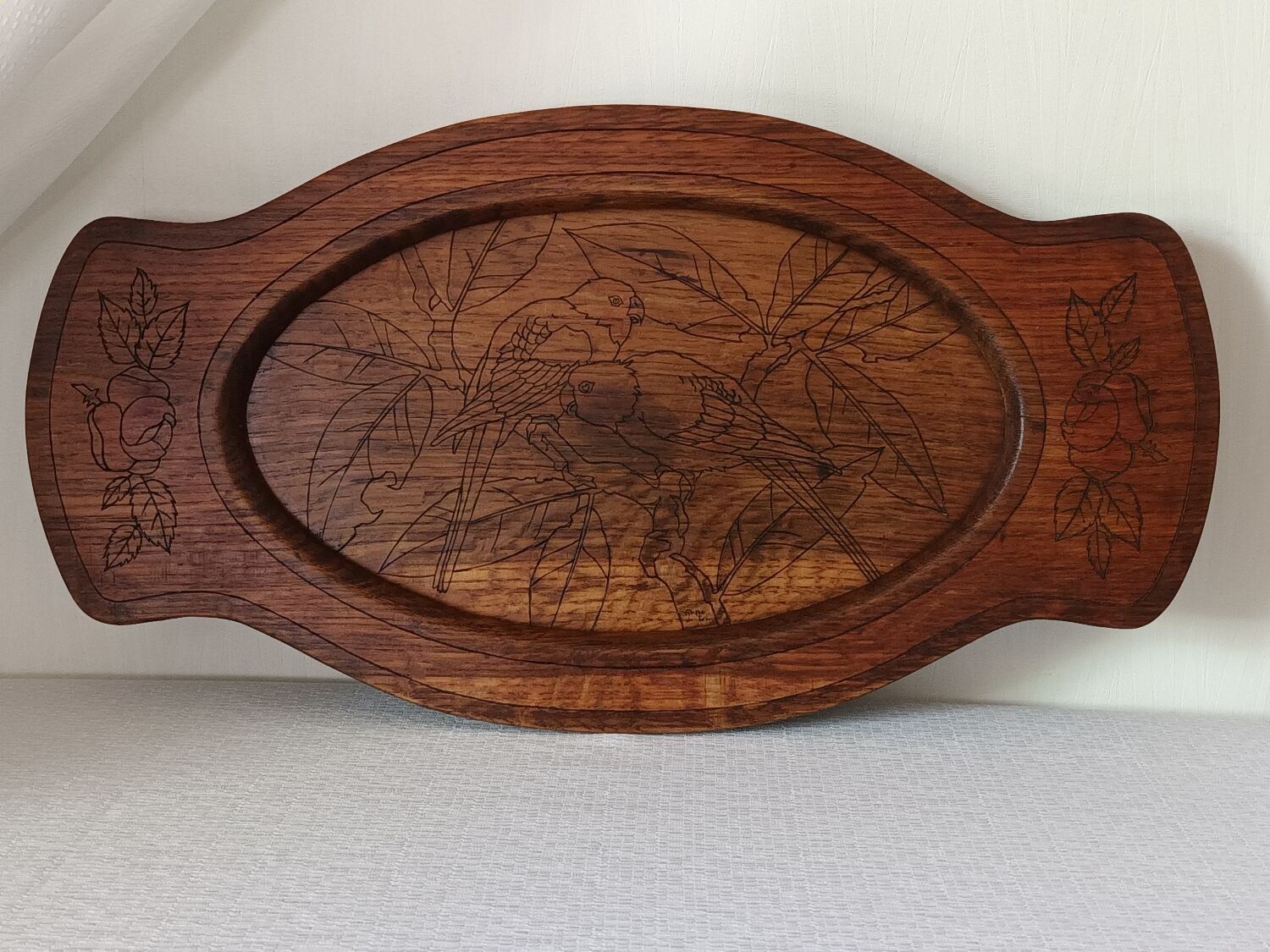 Vintage oak top engraved parrots