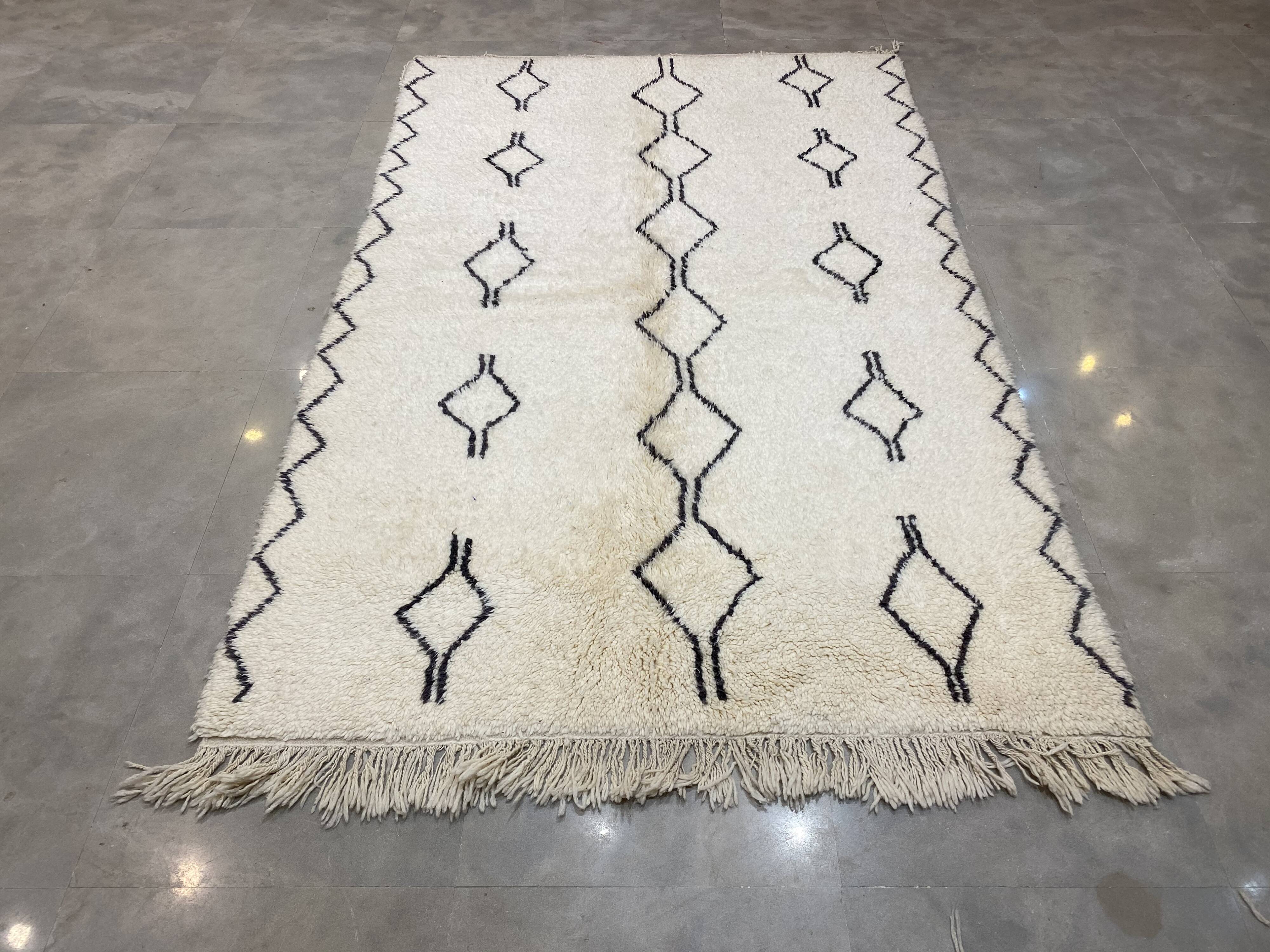White black berbere wool carpet 153x250cm