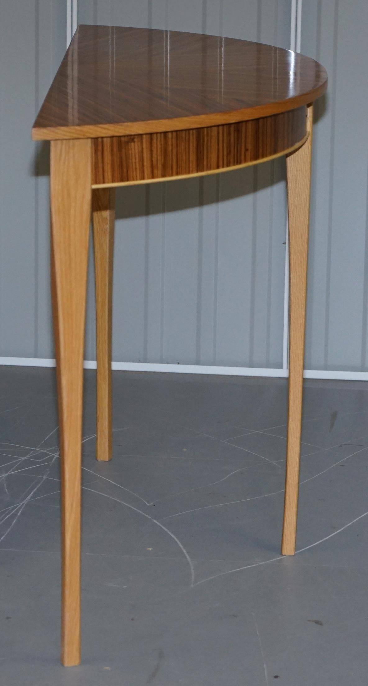 Paire de tables console demilune Bevan Funnell Phoenix en bois de zebrano