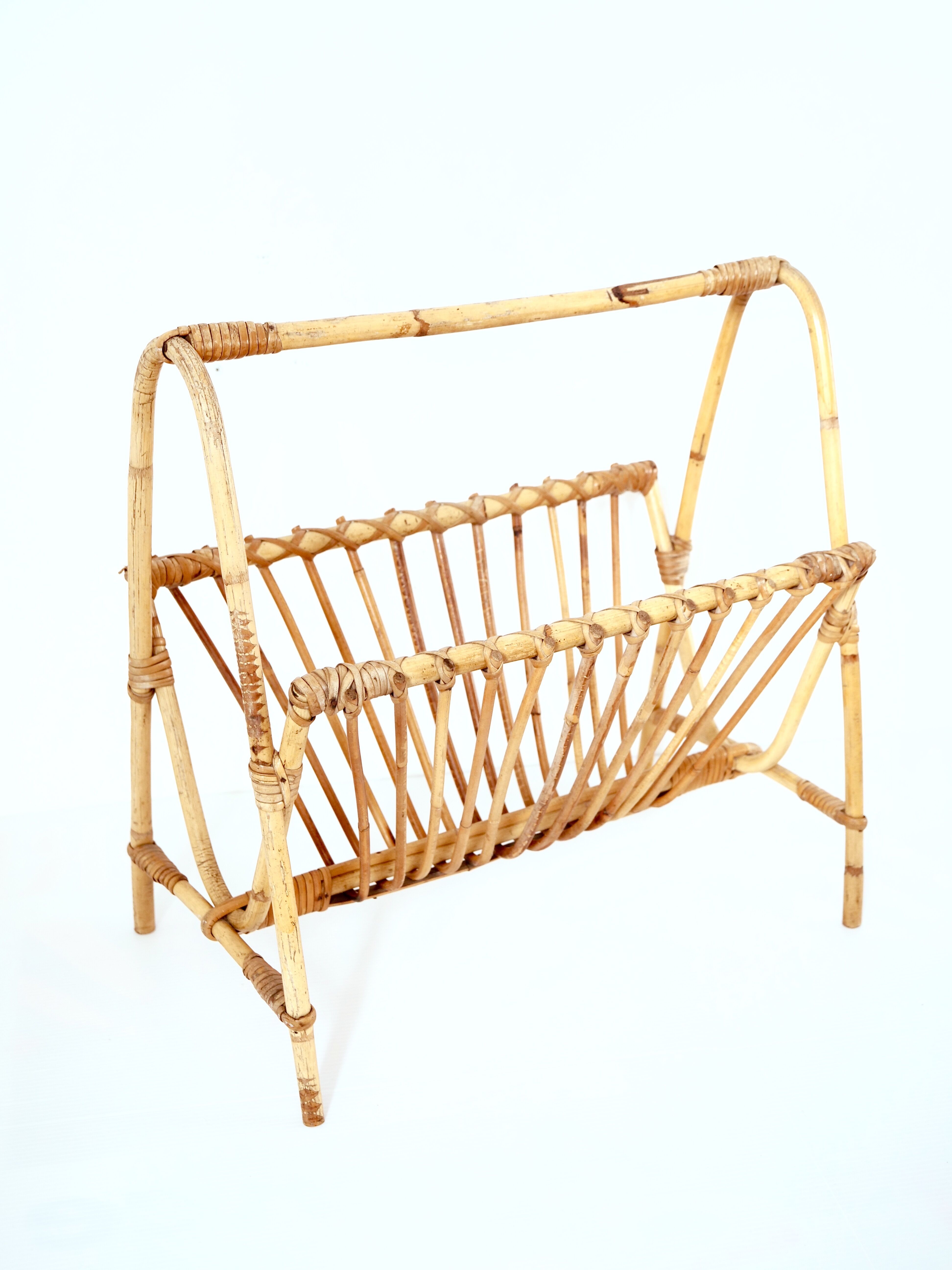 Porte-revue en rotin deco