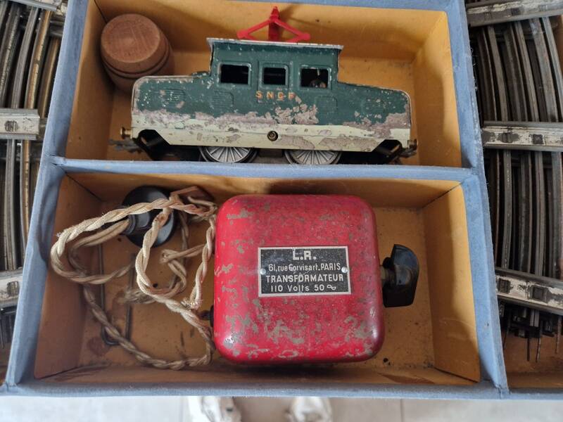 Old Louis Roussy box - LR Le Rapide - Scale O - in sheet metal from the 1940s