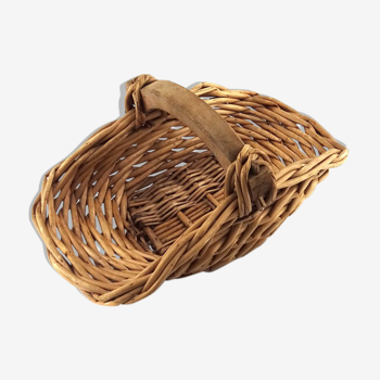 Basket wicker and wood