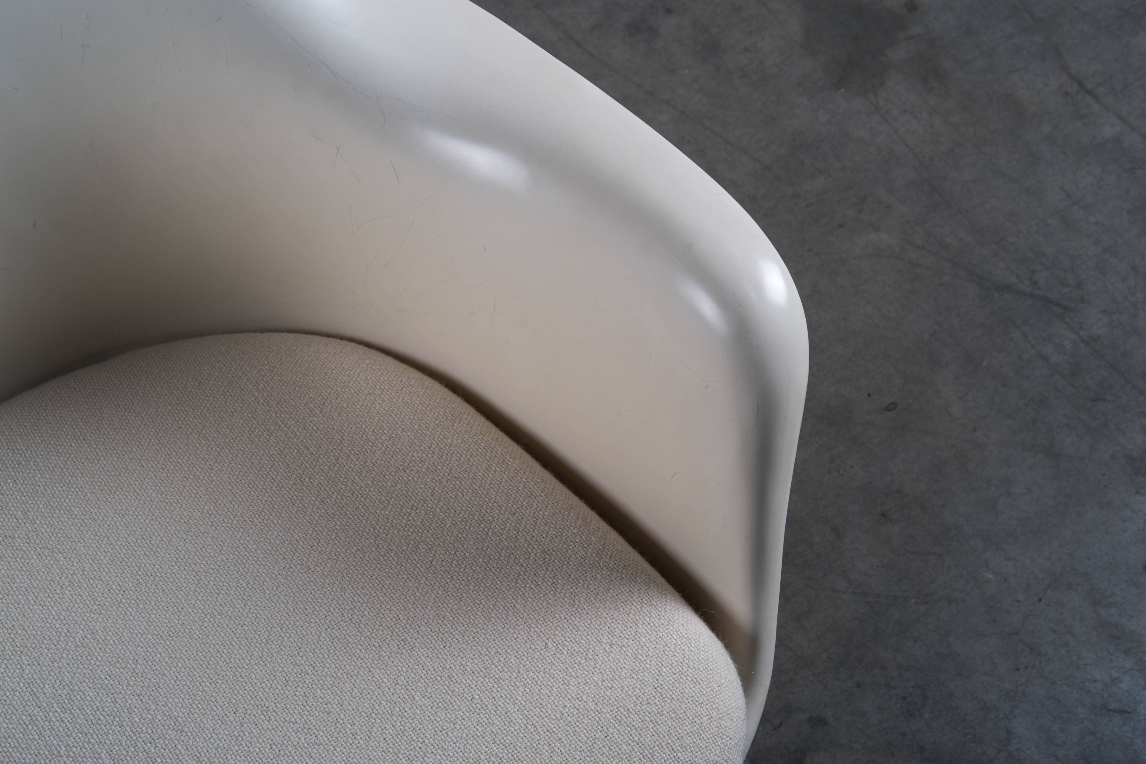 Eero Saarinen - Knoll Tulip armchairs