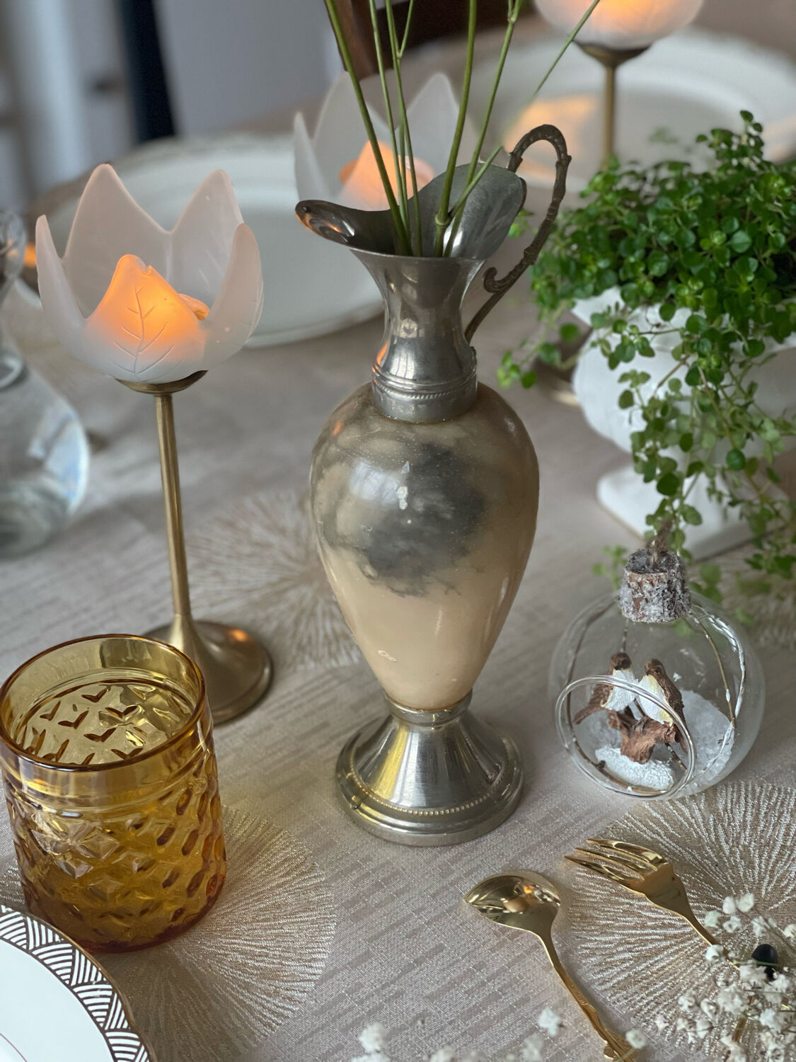 2 alabaster soliflores