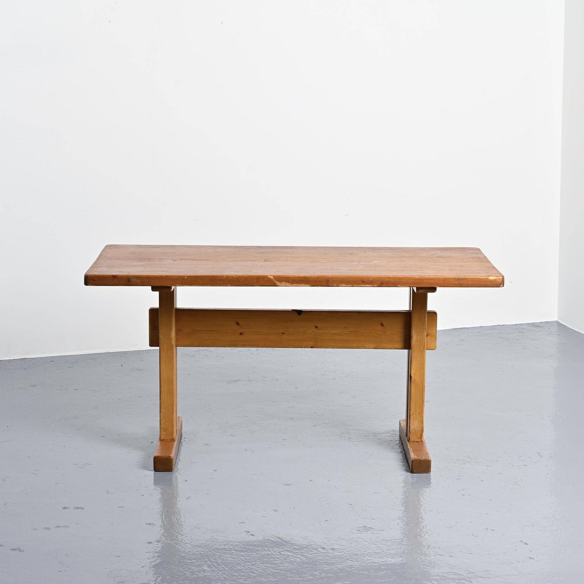 Table à dîner pour les Arcs France vers 1975