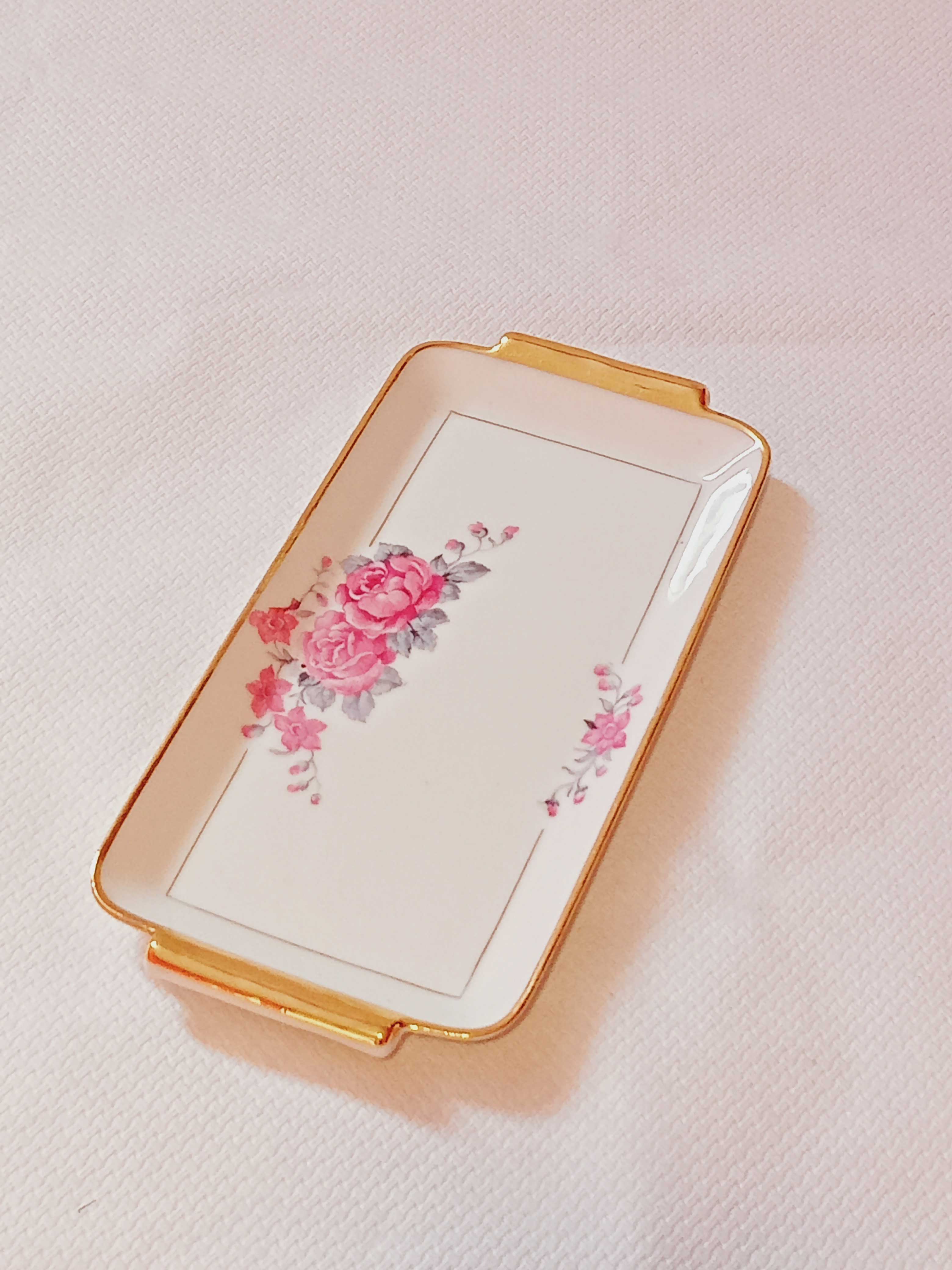 Old porcelain cake dish