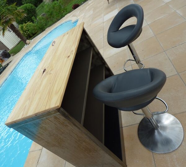 Meuble bas industriel en métal  passe partout avec dessus bois