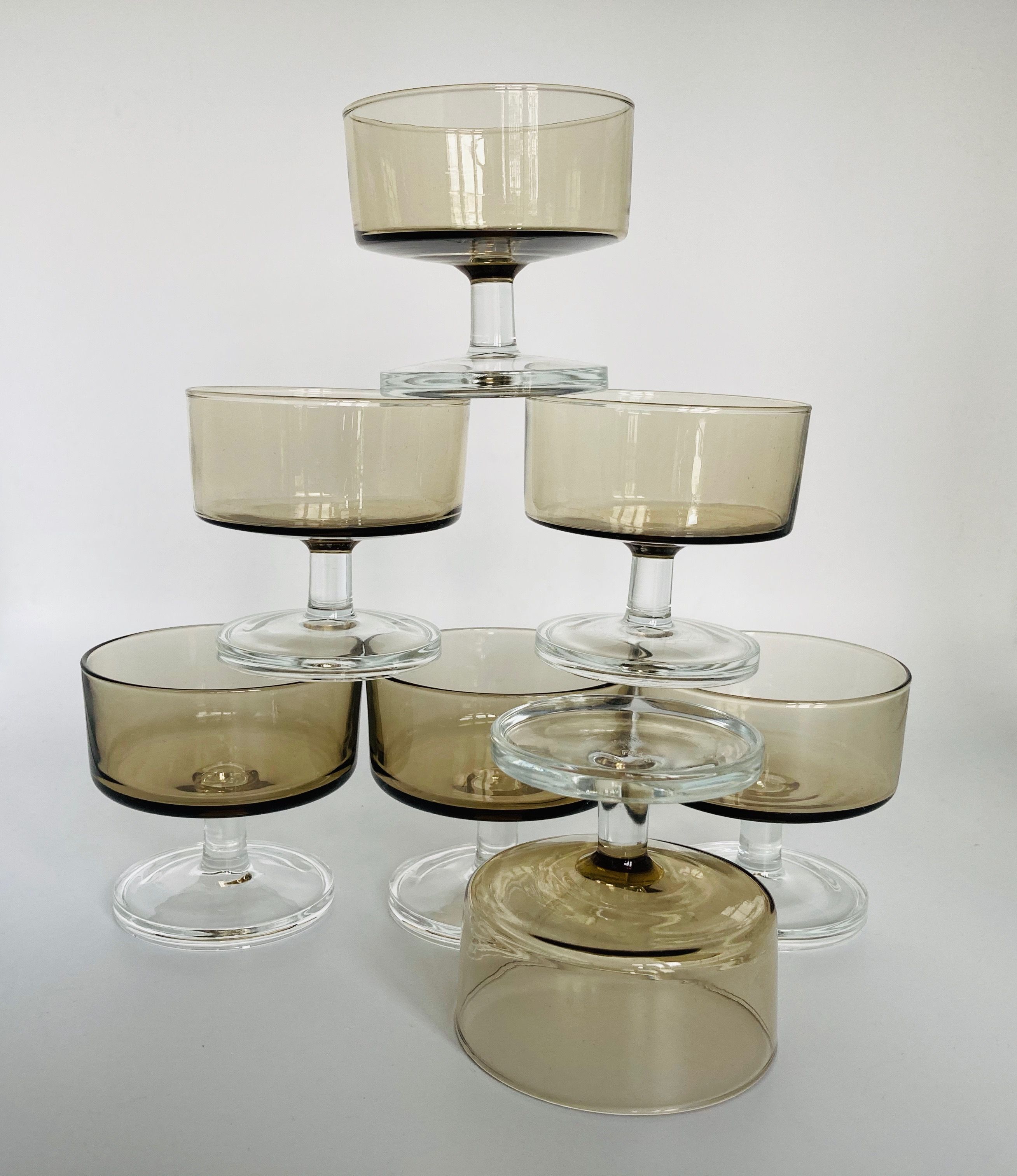 Champagne cups in smoked glass, Luminarc France 1970