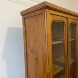 Small old Parisian showcase