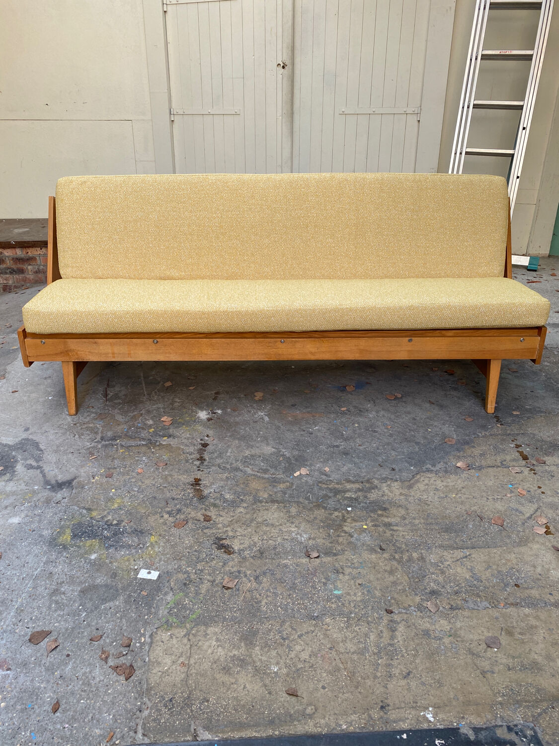 Scandinavian daybed sofa