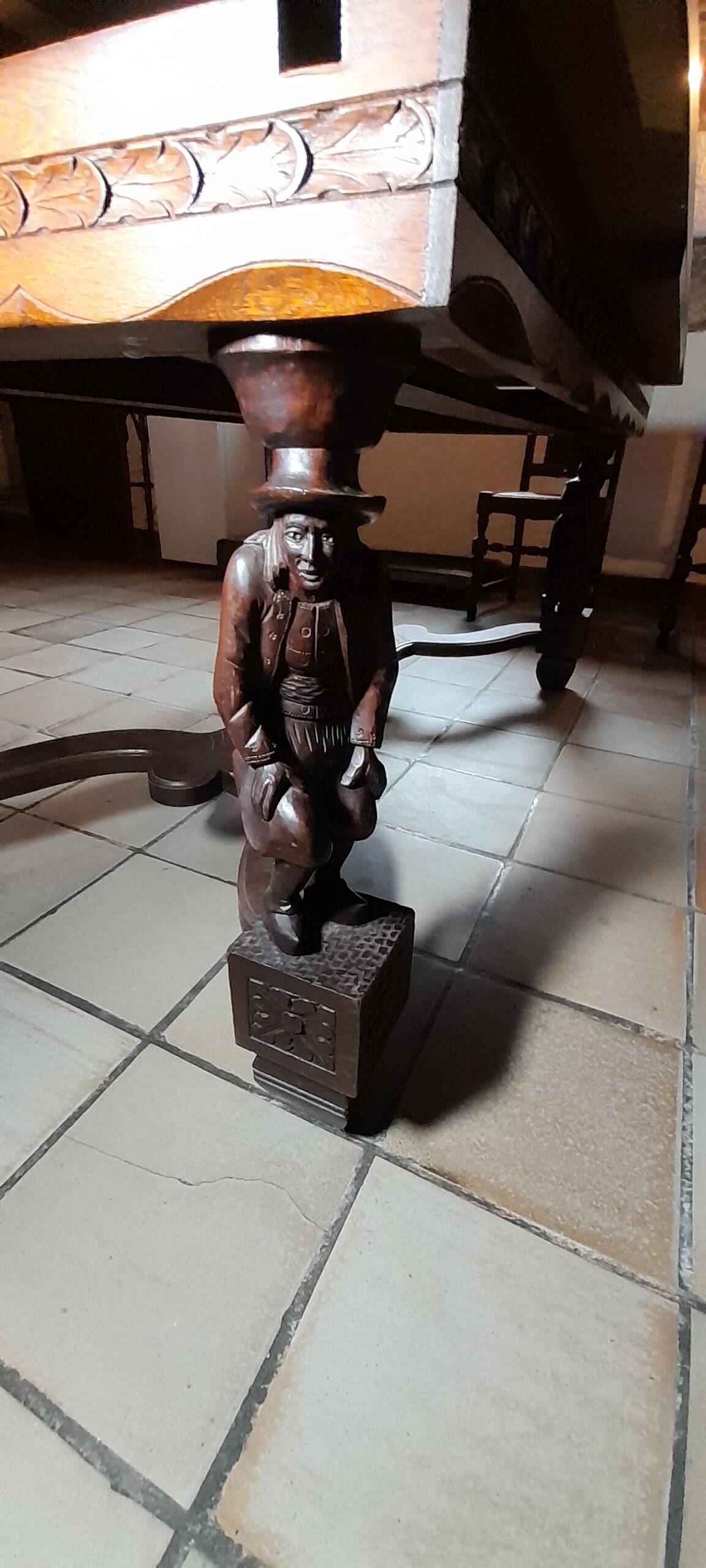 Breton dining room table with 2 extensions and 6 chairs with Breton characters