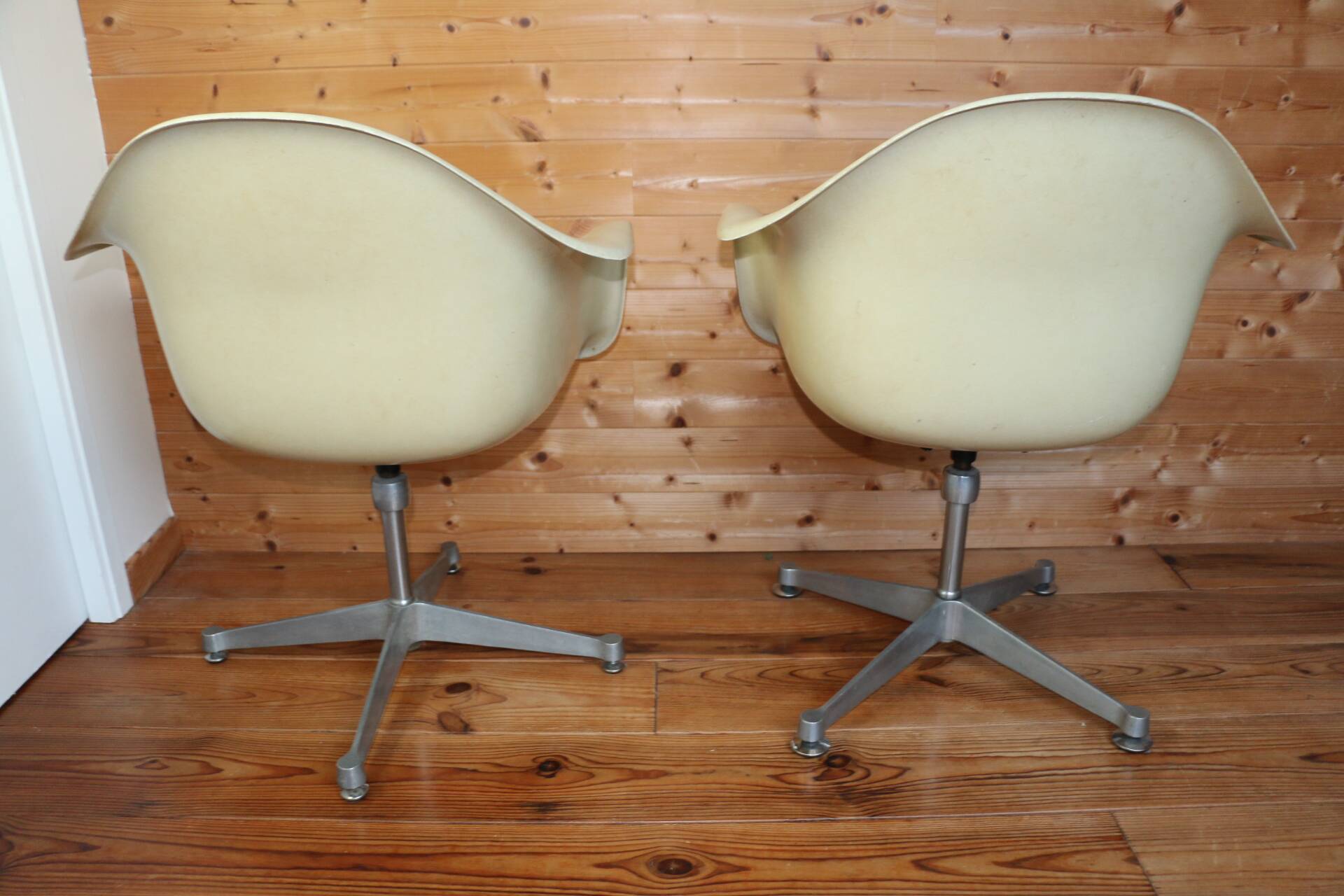 EAMES shell armchair white Herman Miller
