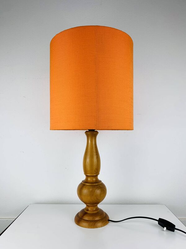 Lampe bois tourné abat jour orange, années 70