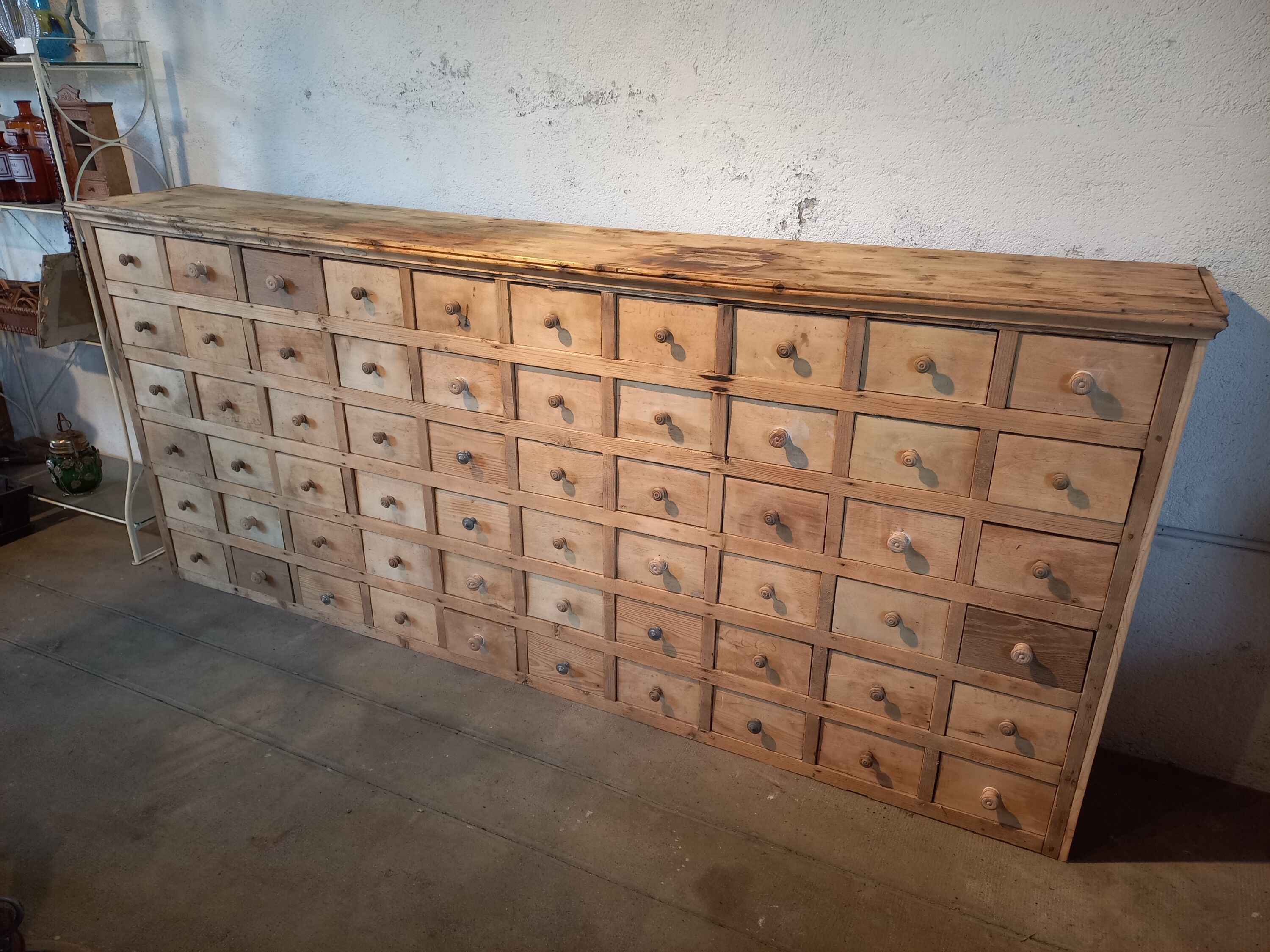 Trade cabinet with drawers