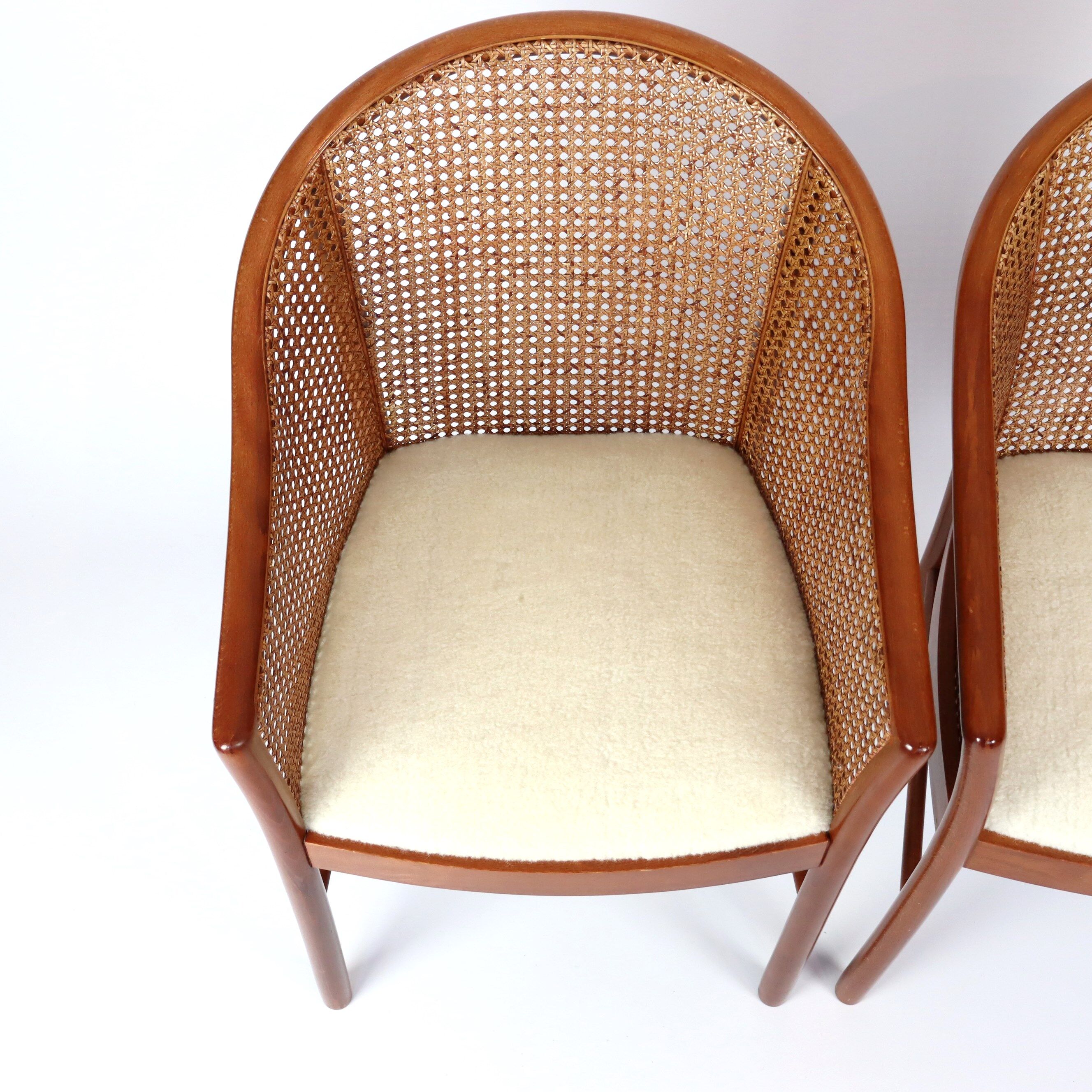 Paire de fauteuils en cannage