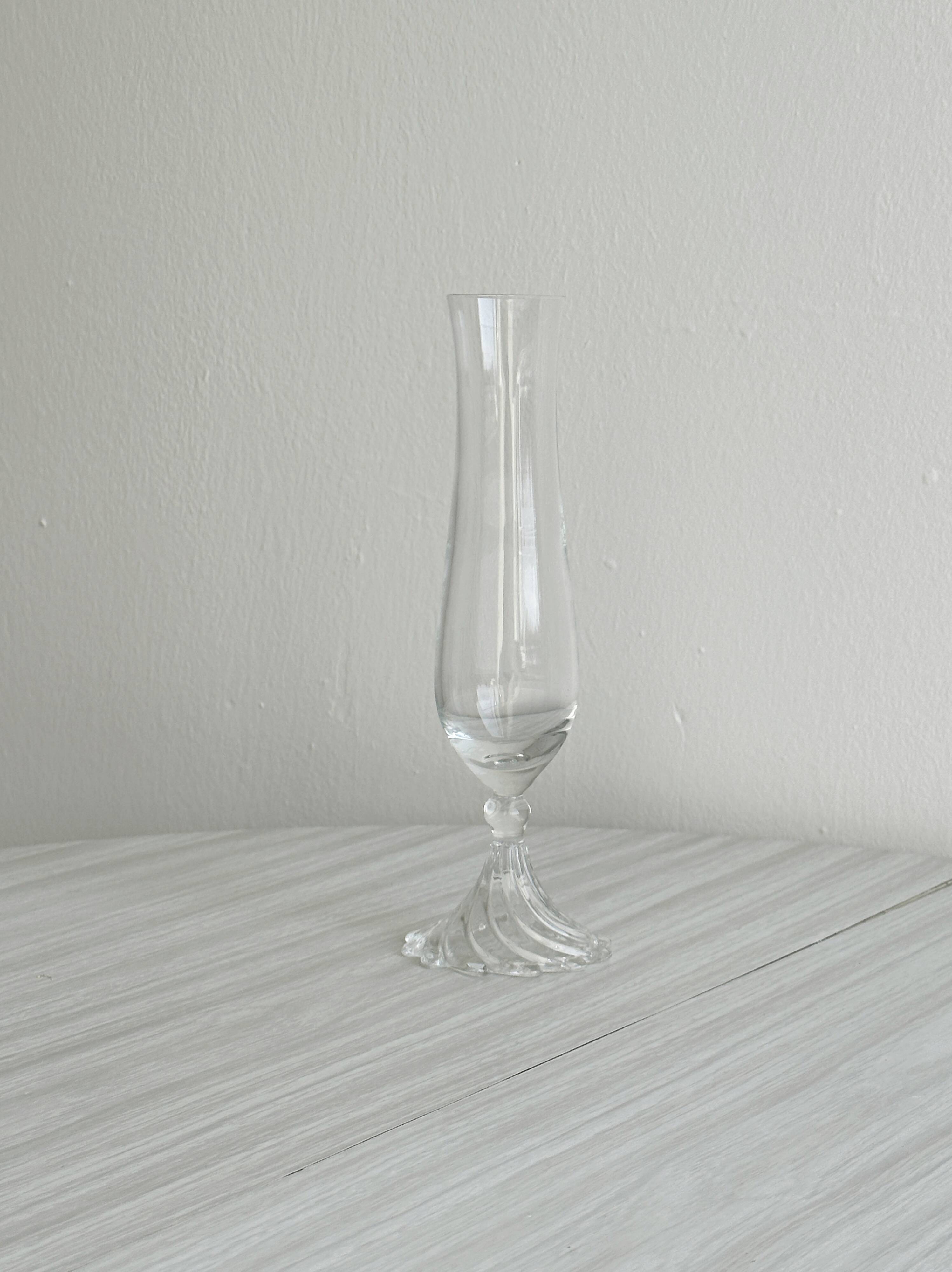 Fine glass soliflore vase