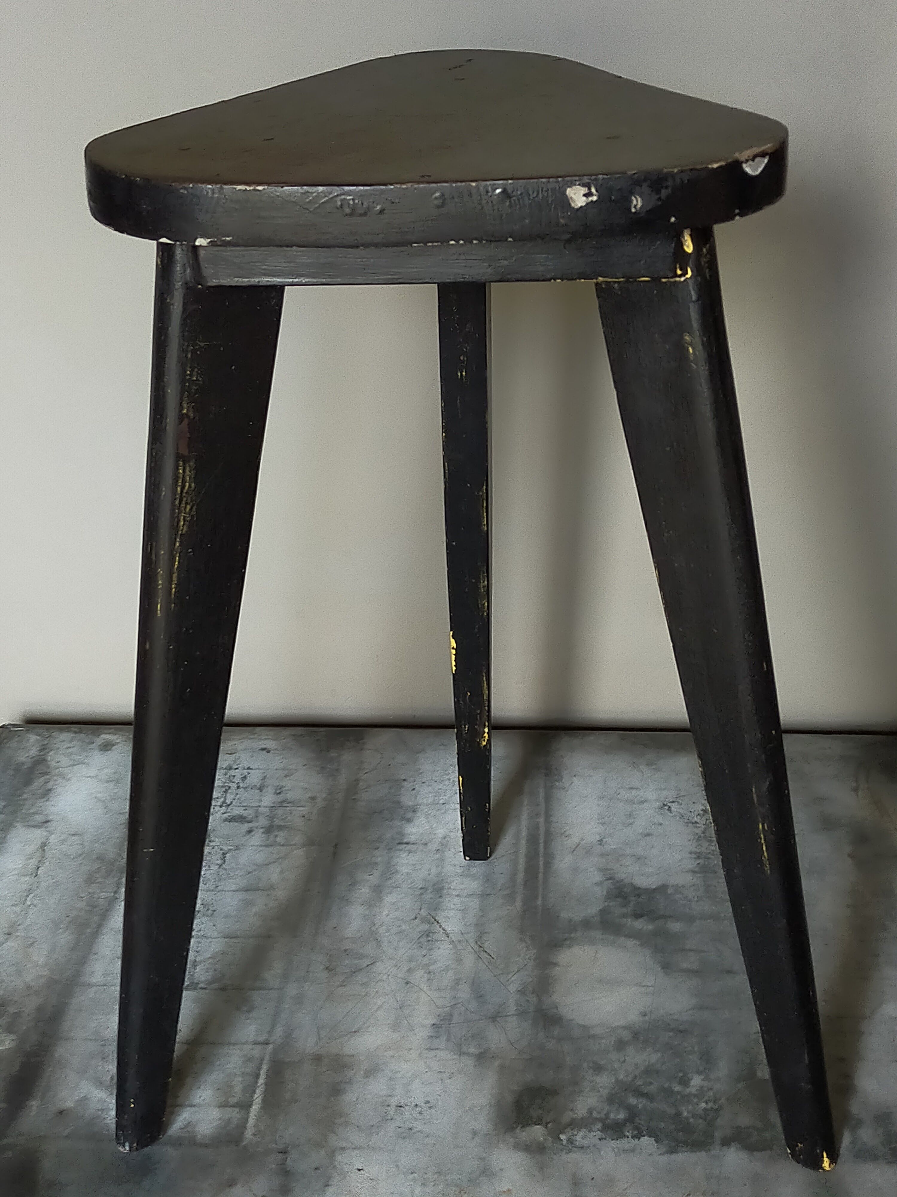 Pair of old tripod tripod harnesses black patina