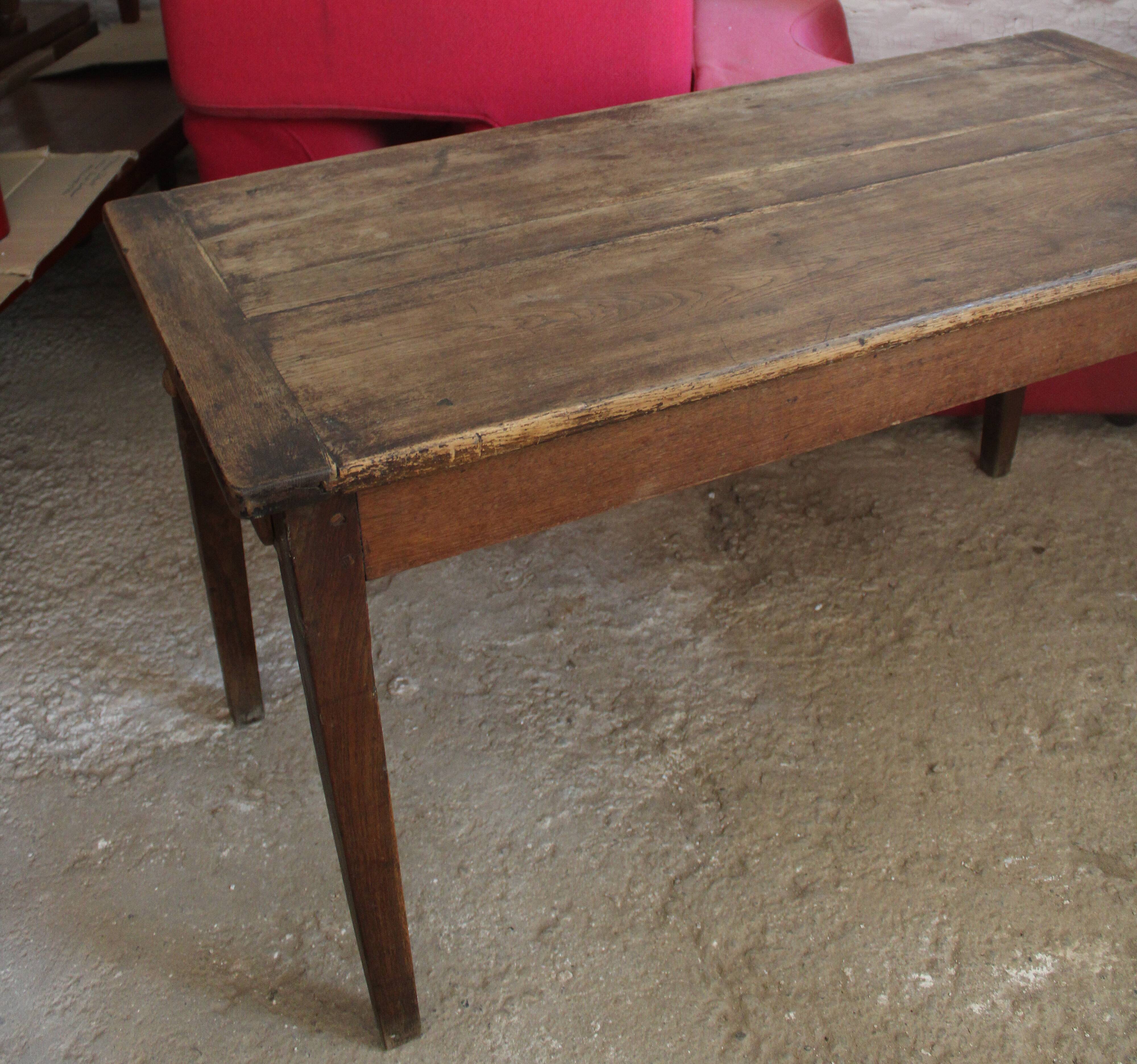 Oak farm table with 2 drawers