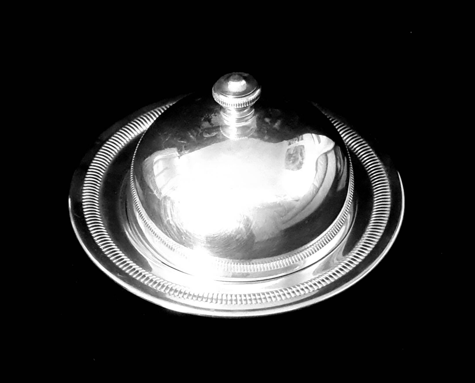Silver metal caviar display