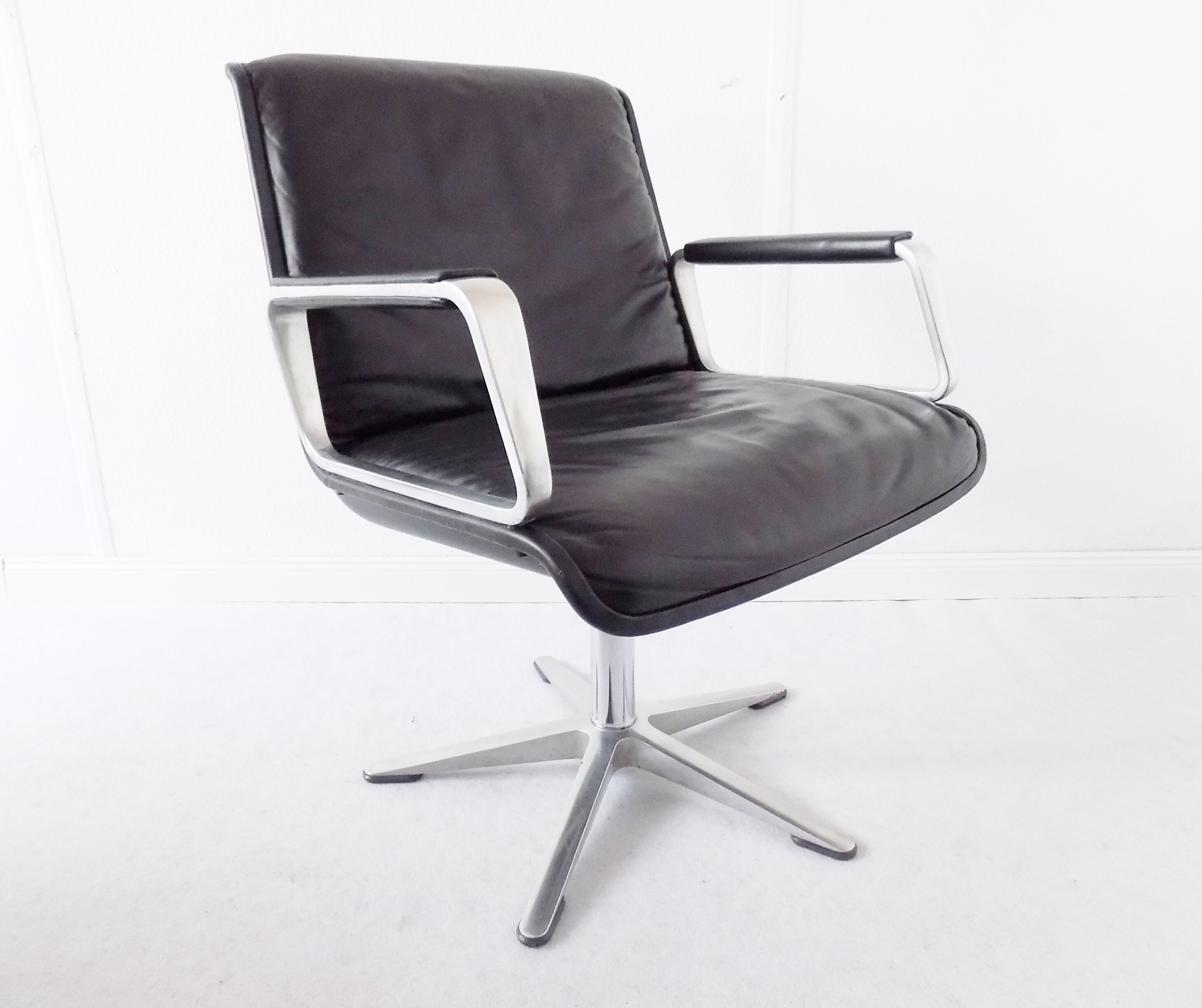 Wilkhahn Delta 2000 set of 4 black leather dining chairs by Delta Design