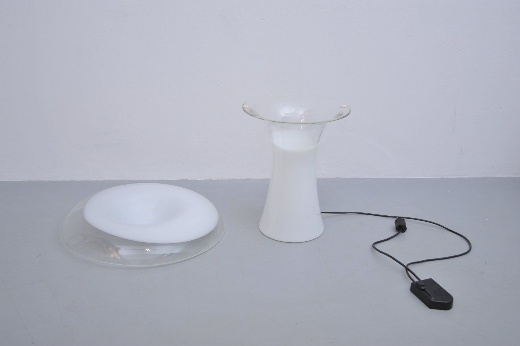 Lampe de table champignon en verre de Murano, attribuée à Vistosi, années 1970.