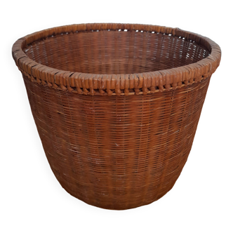 Vintage wicker basket / pot holder