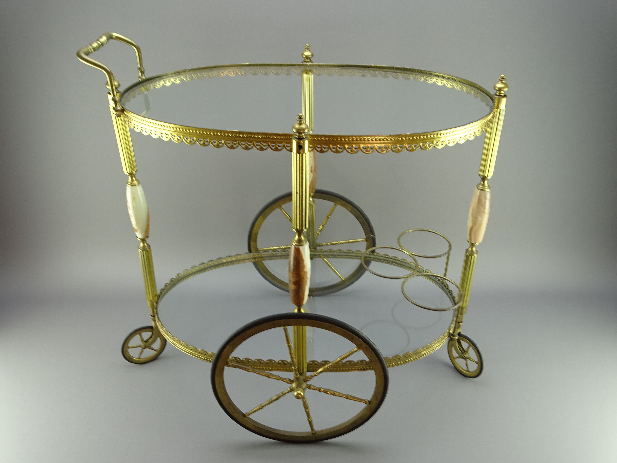 Troller bar in bronze and glass