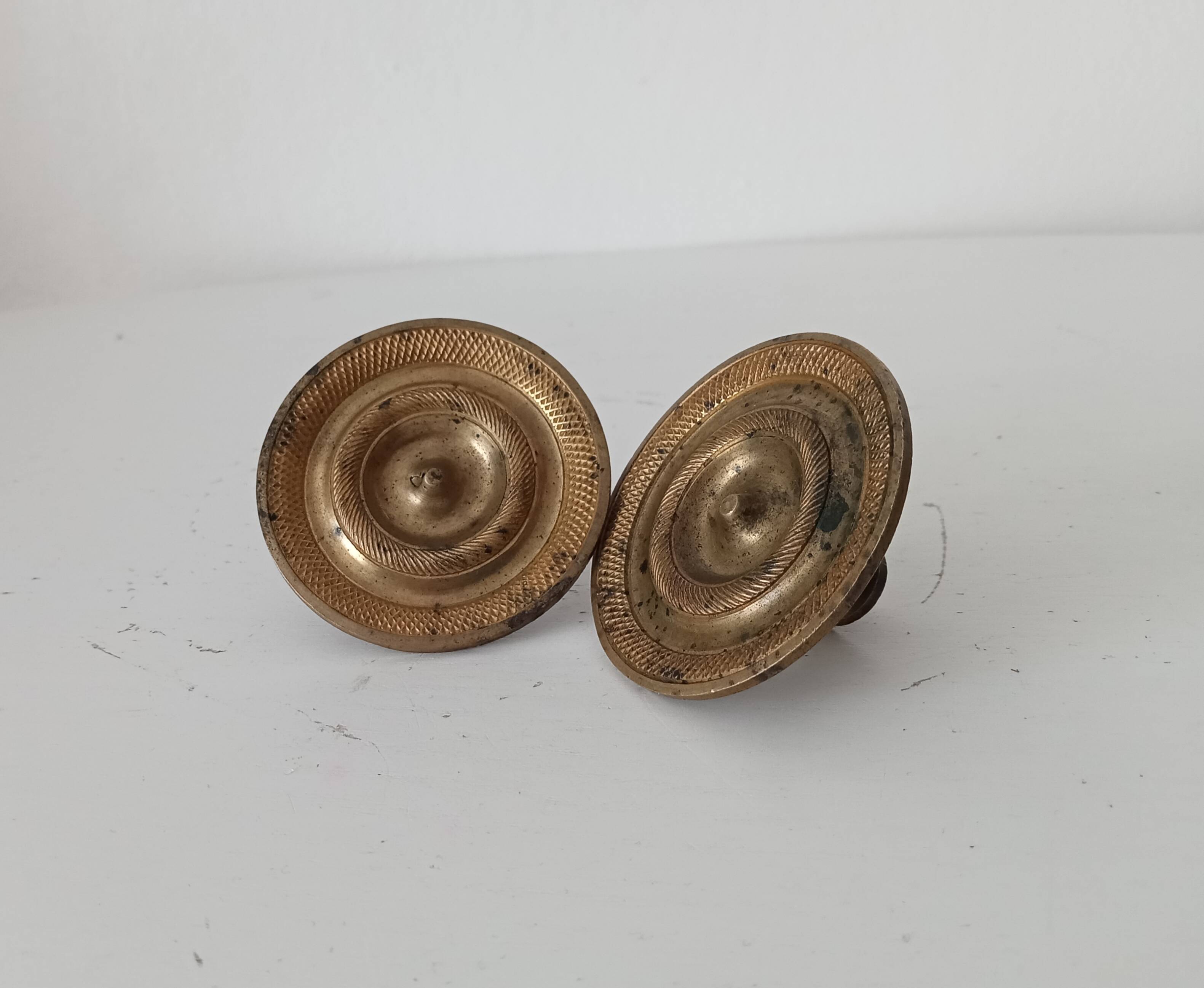 Pair of antique Empire furniture knobs from the 19th century in gilded bronze.