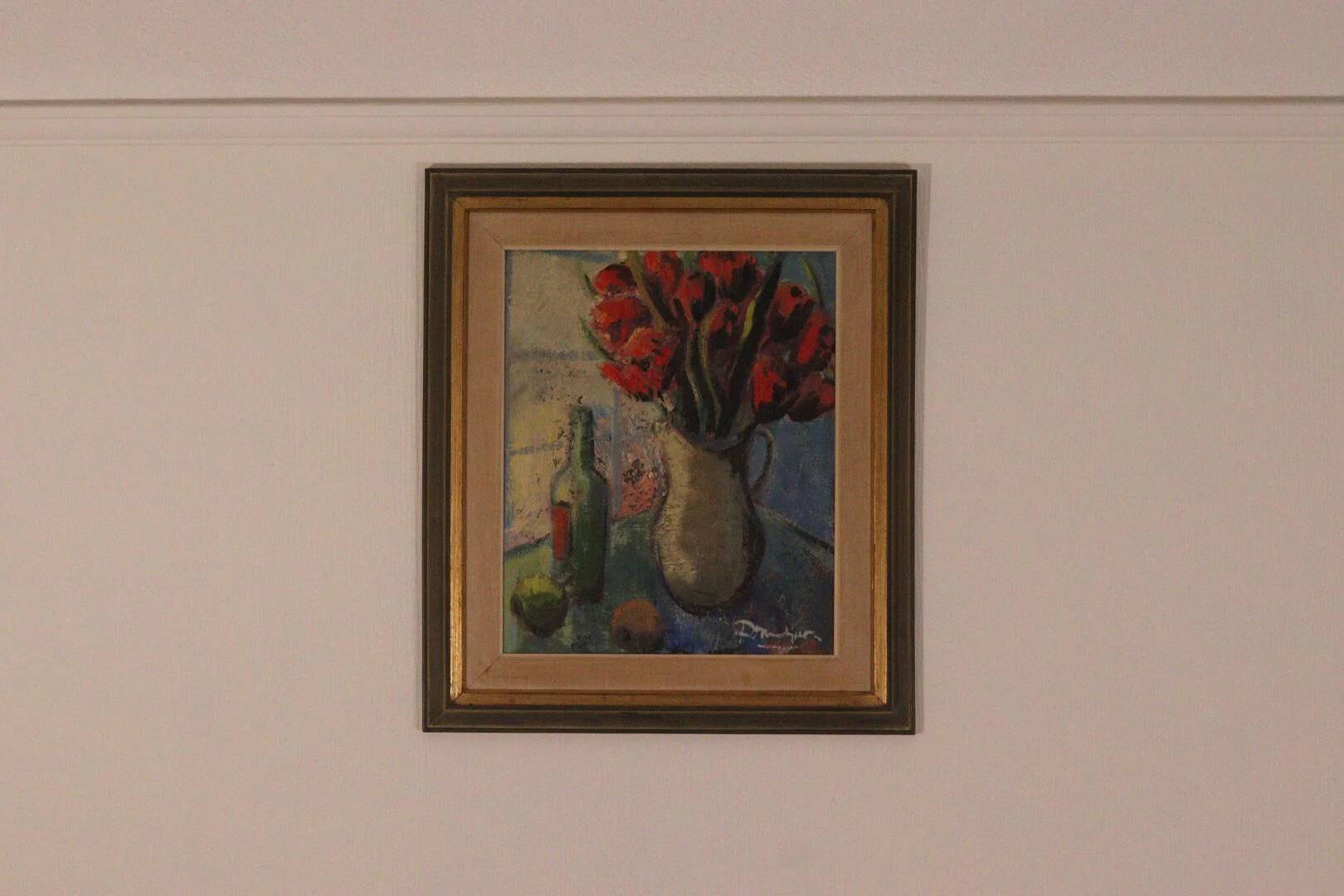 Bouquet rouge et bouteille de vin