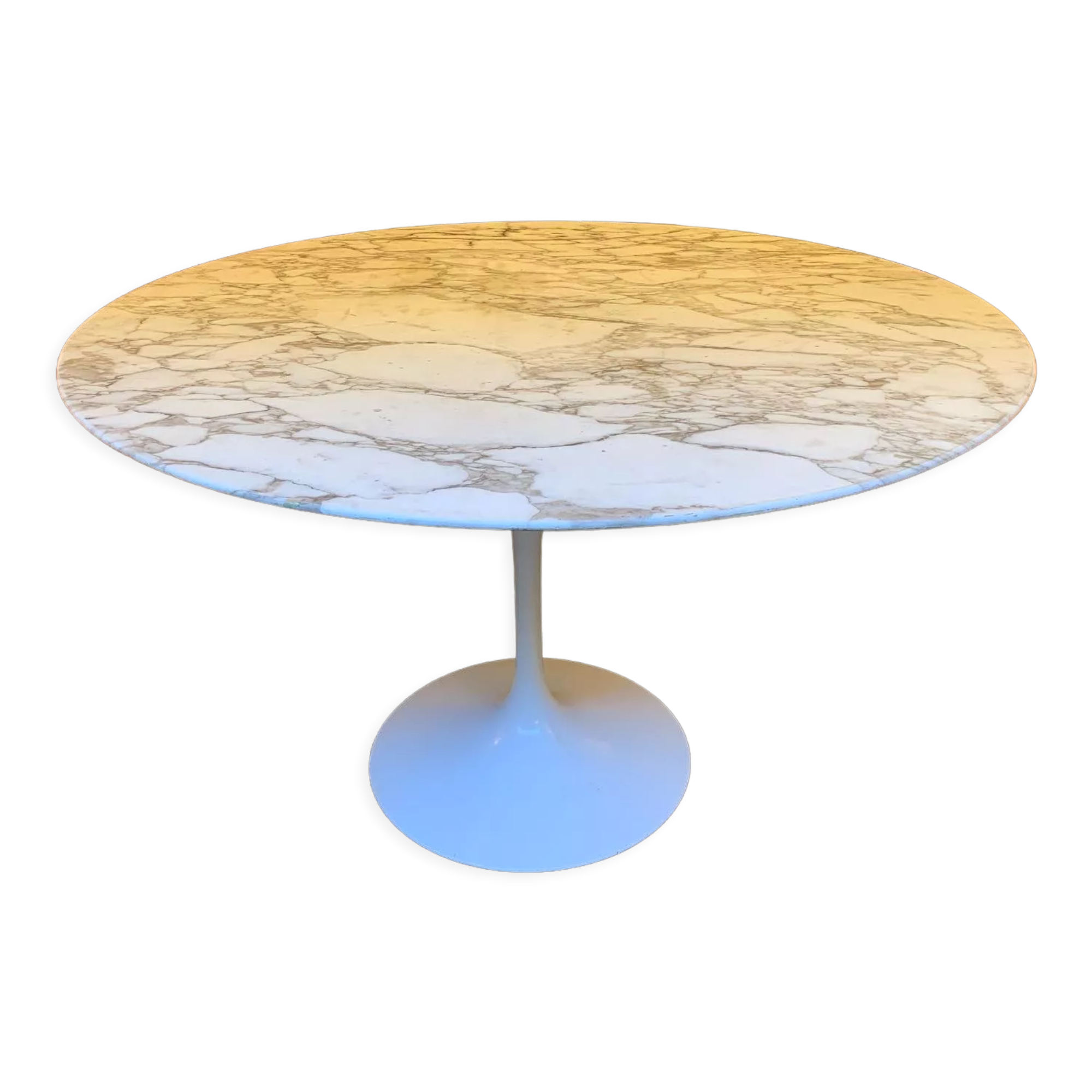 Tulip foot round table by Eero Saarinen for Knoll