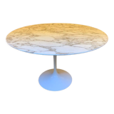 Tulip foot round table by Eero Saarinen for Knoll