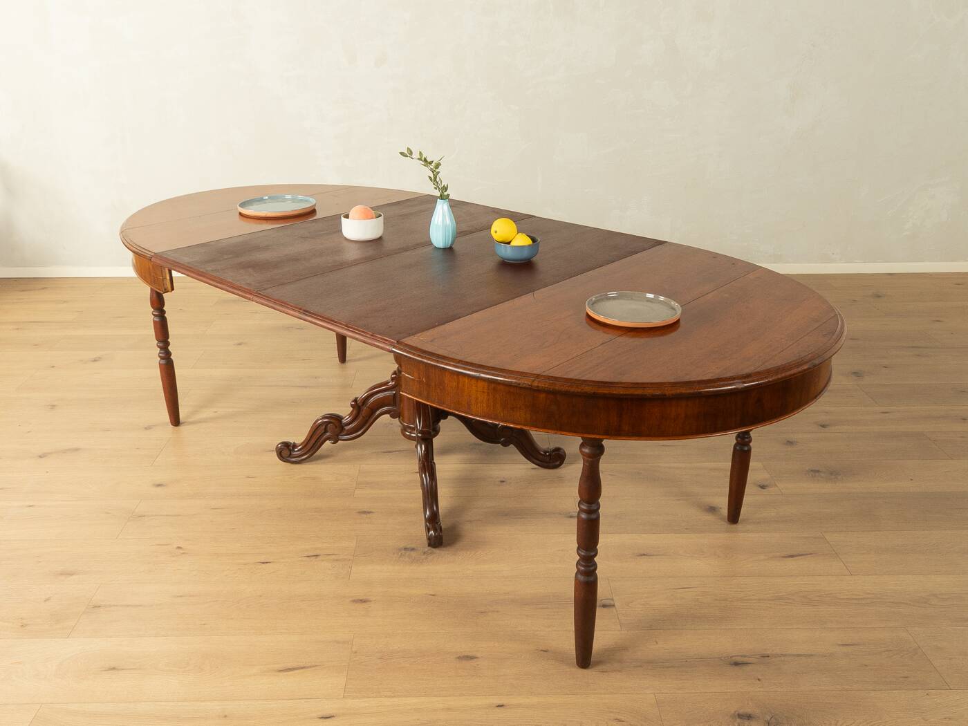 Antique extendable table before 1900