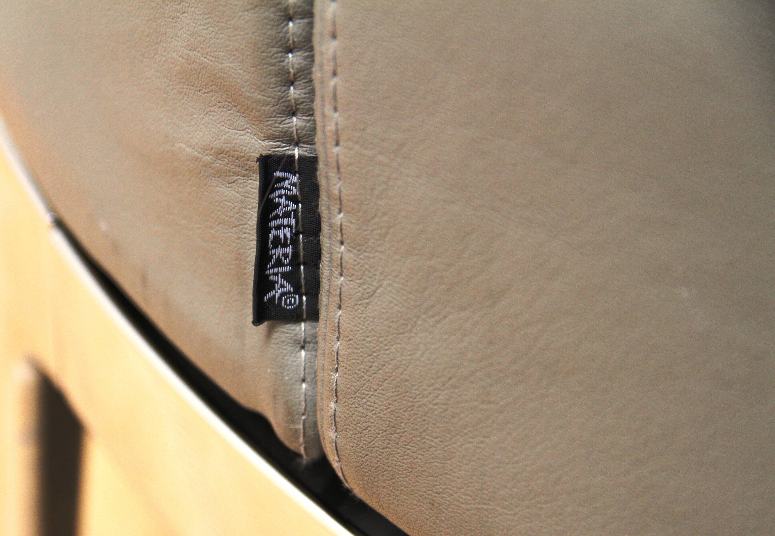 Omni Armchair, Materia