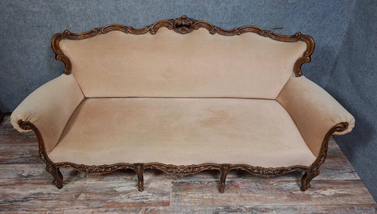 Carved walnut canapé – Louis XV style – 20th century